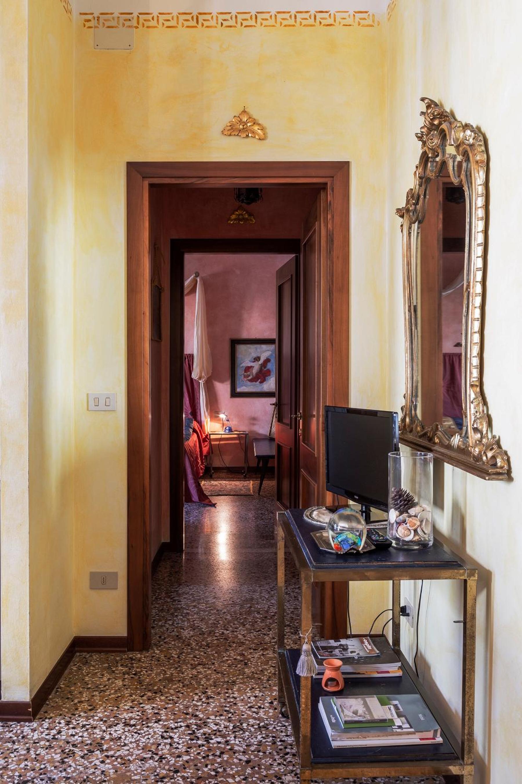 Ca’ Zora Apartment - Contemporary & Baroque House photo 2