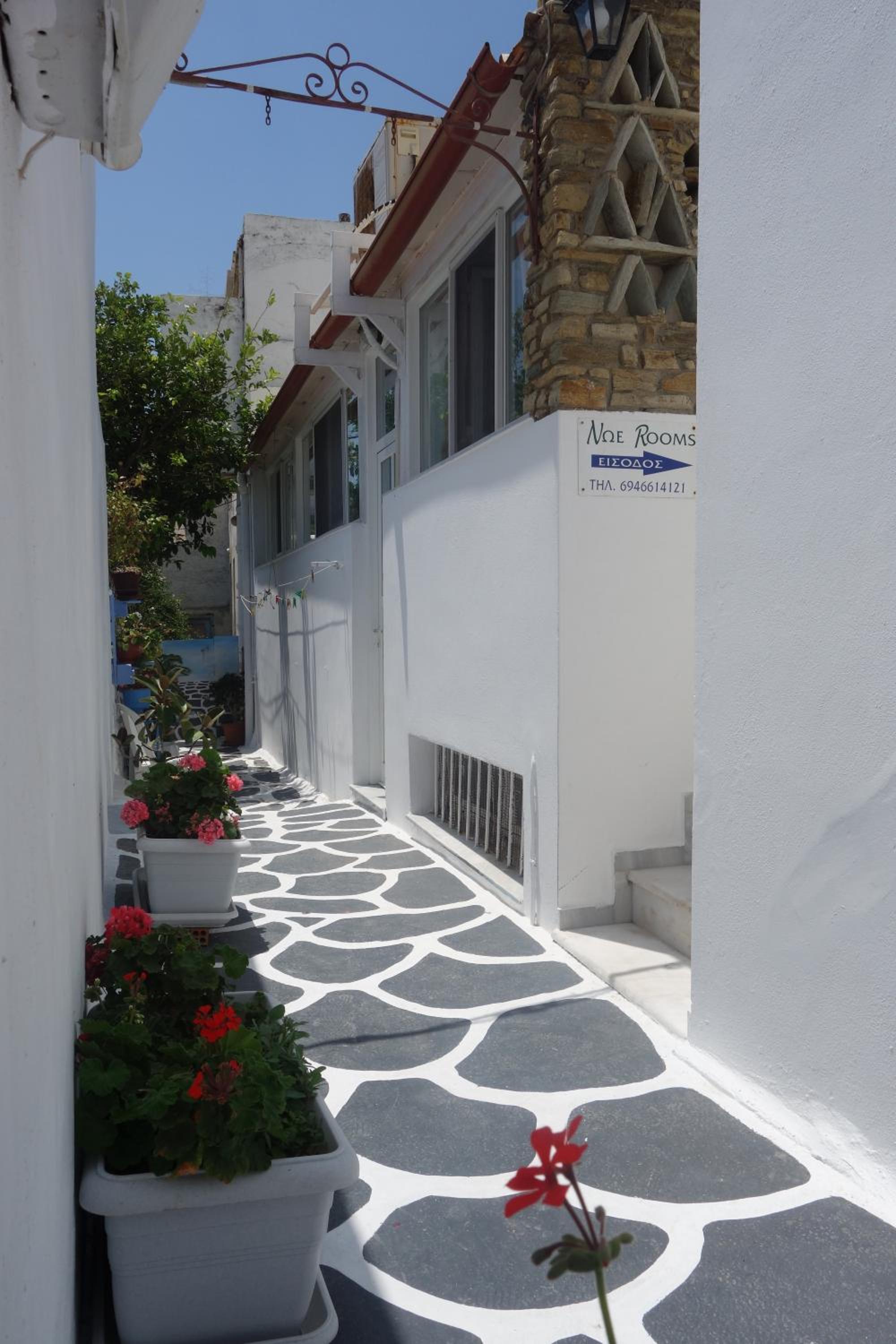 Noe Rooms