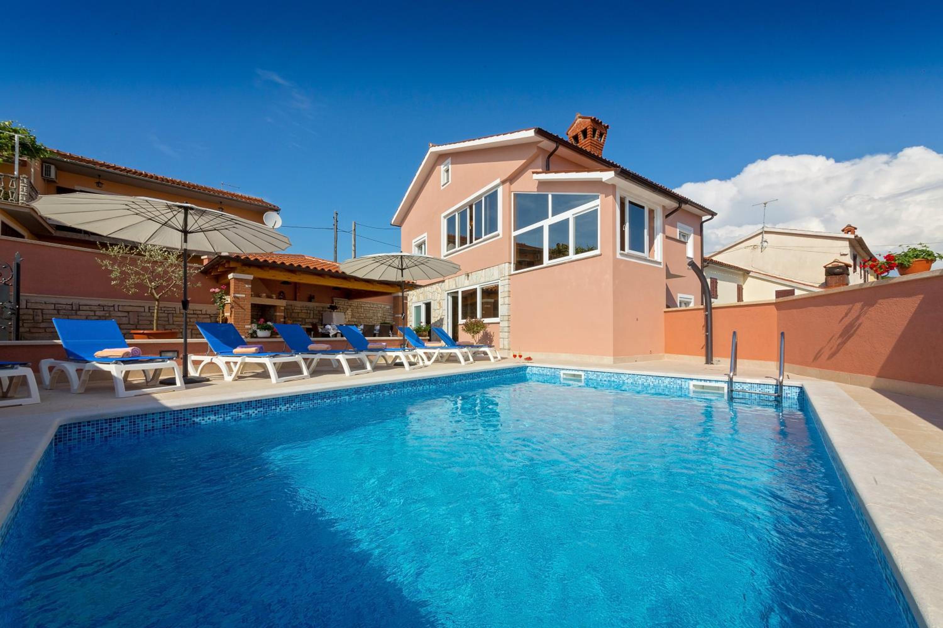 Villa Petra, Kaštelir
