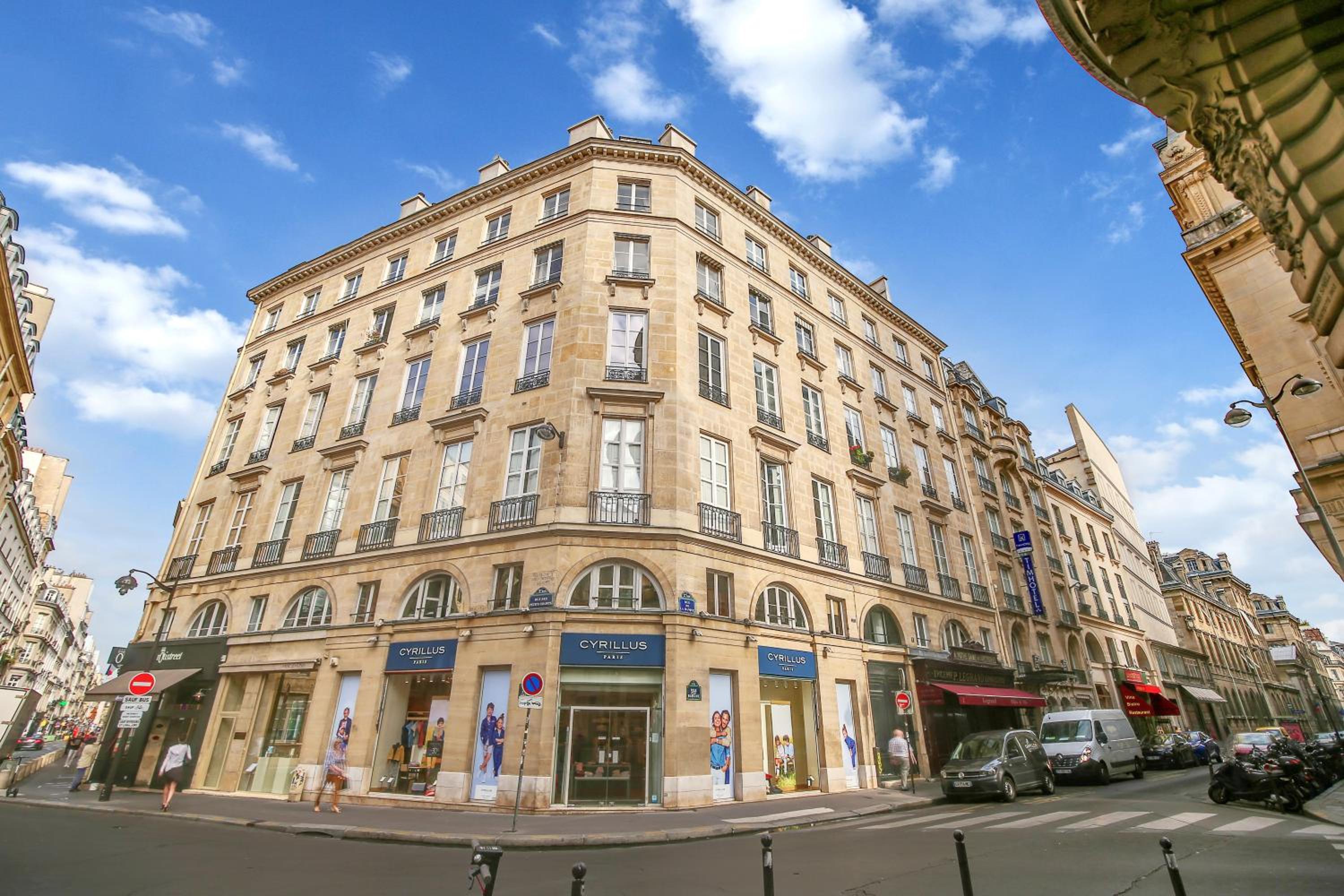 Luxury Apartment Paris Louvre