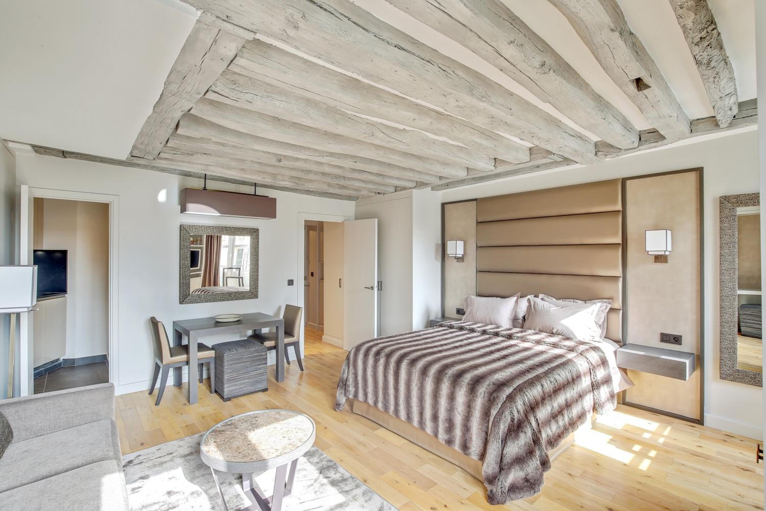 Luxury Apartment Paris Louvre