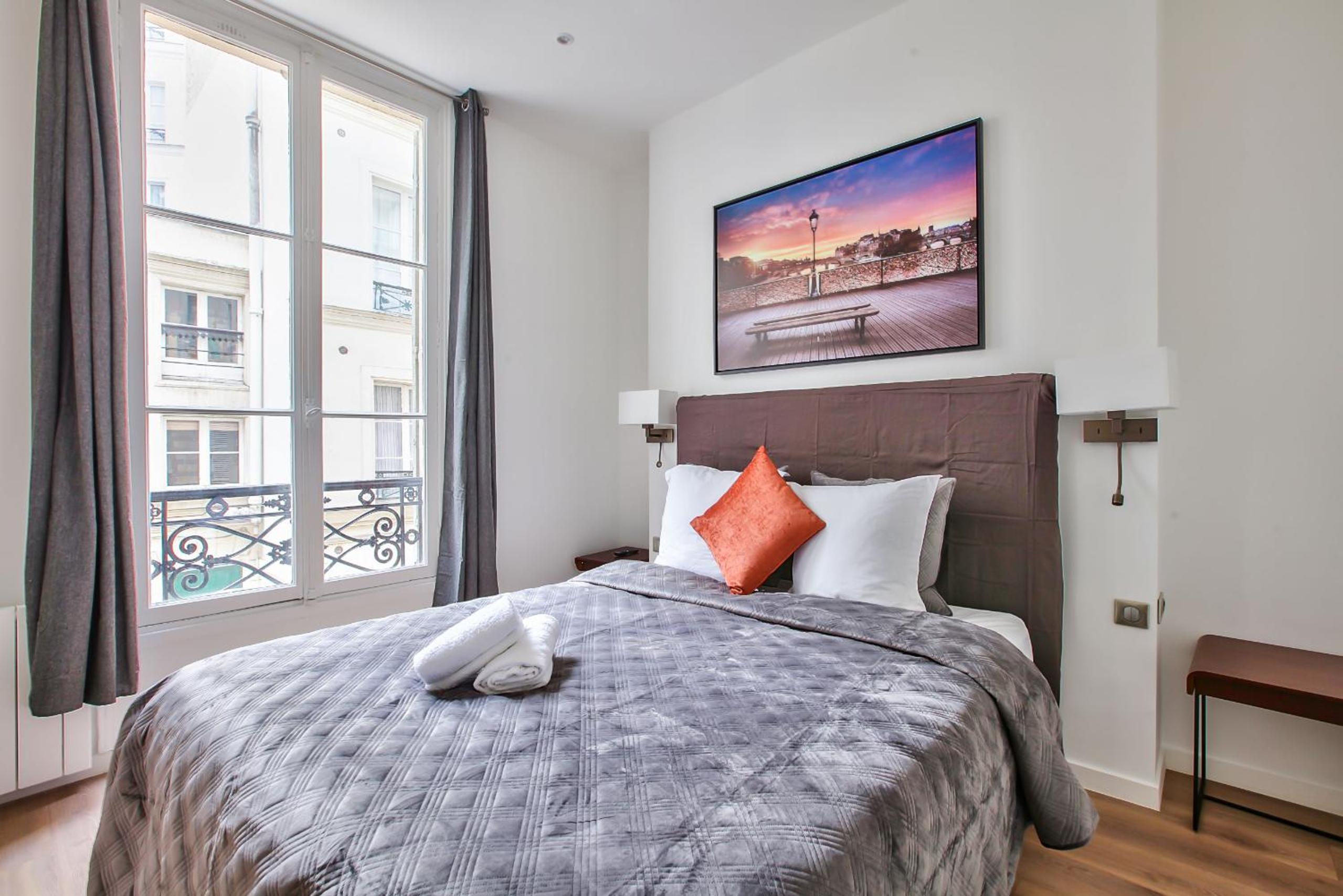 63-LUXURY FLAT CHAMPS-ELYSEES (1C)