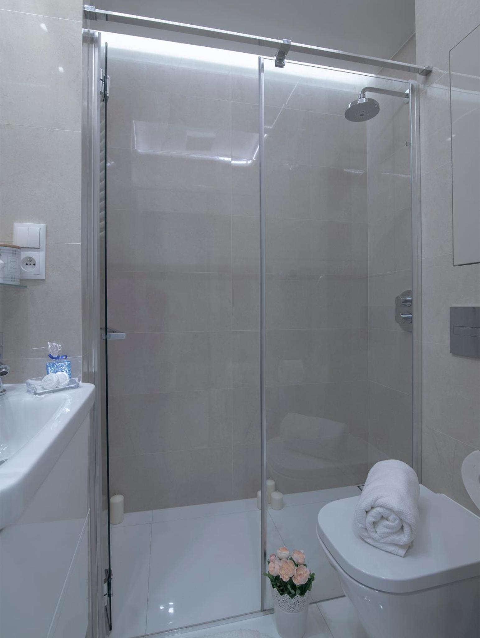 WLR Apartments - Hoza I