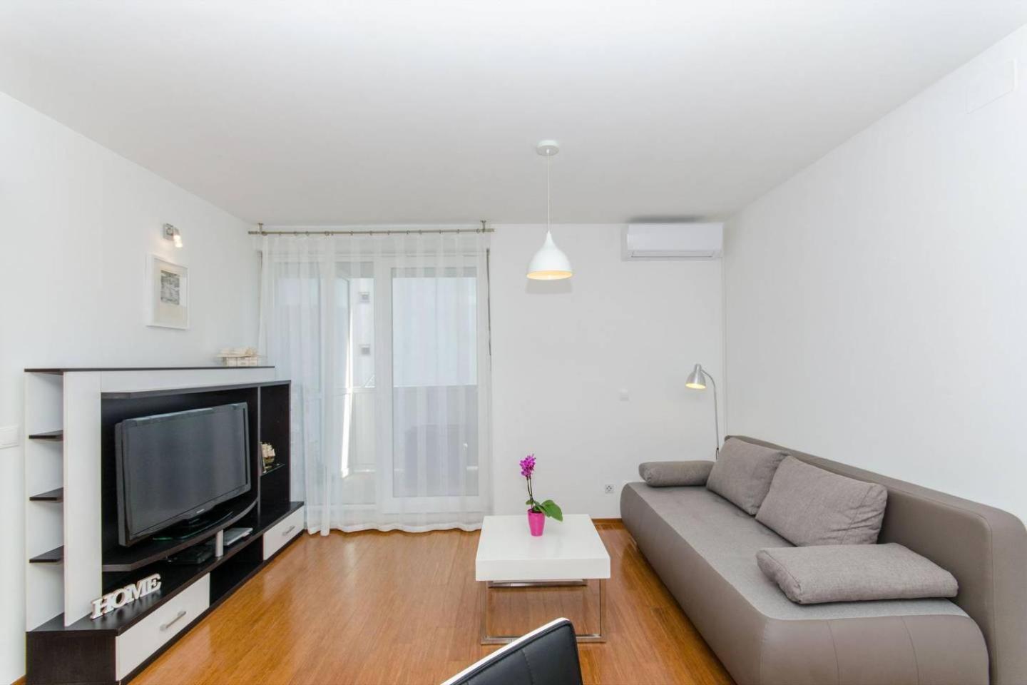 Apartment Sara view 4