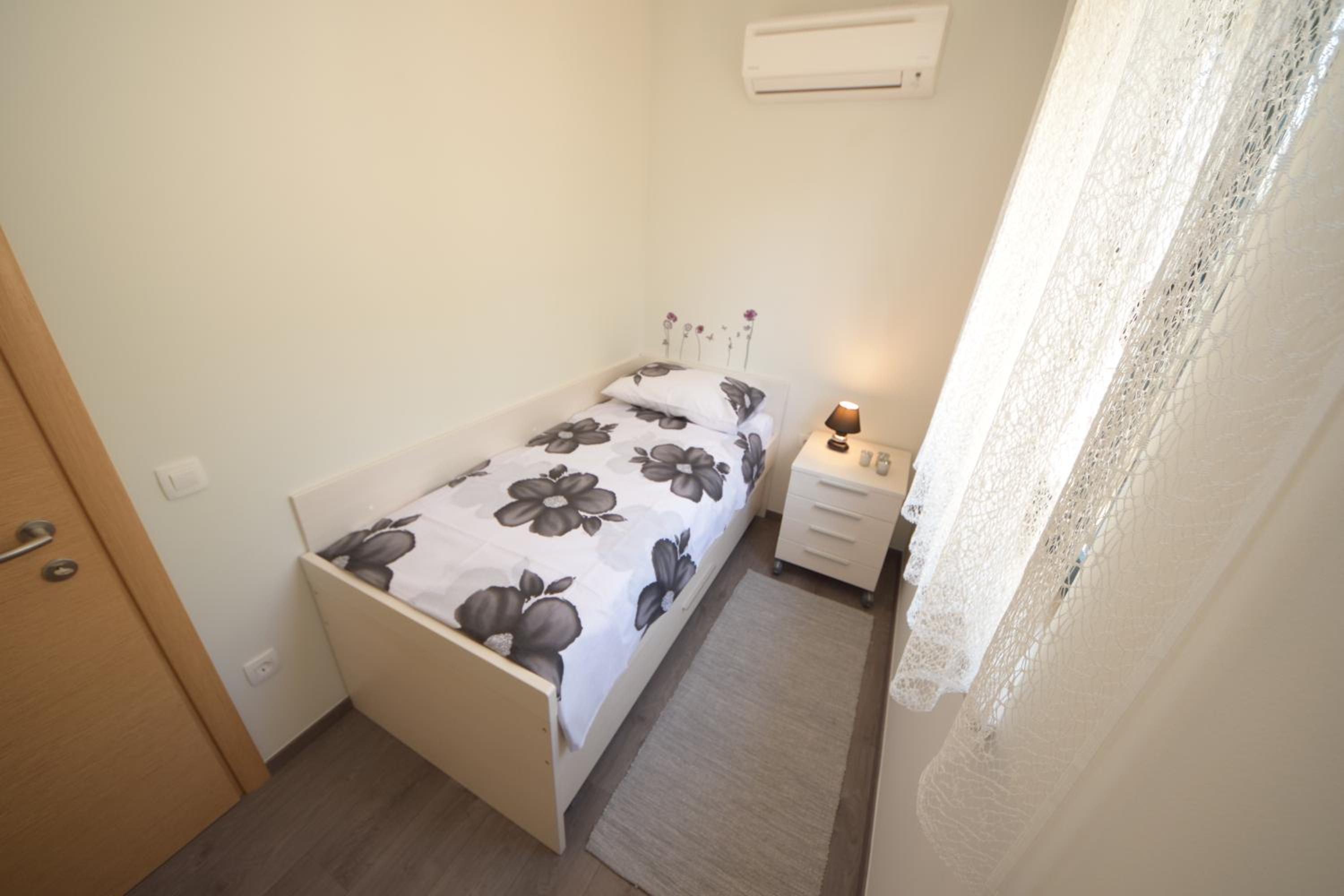Apartmani Dora i Kati view 2