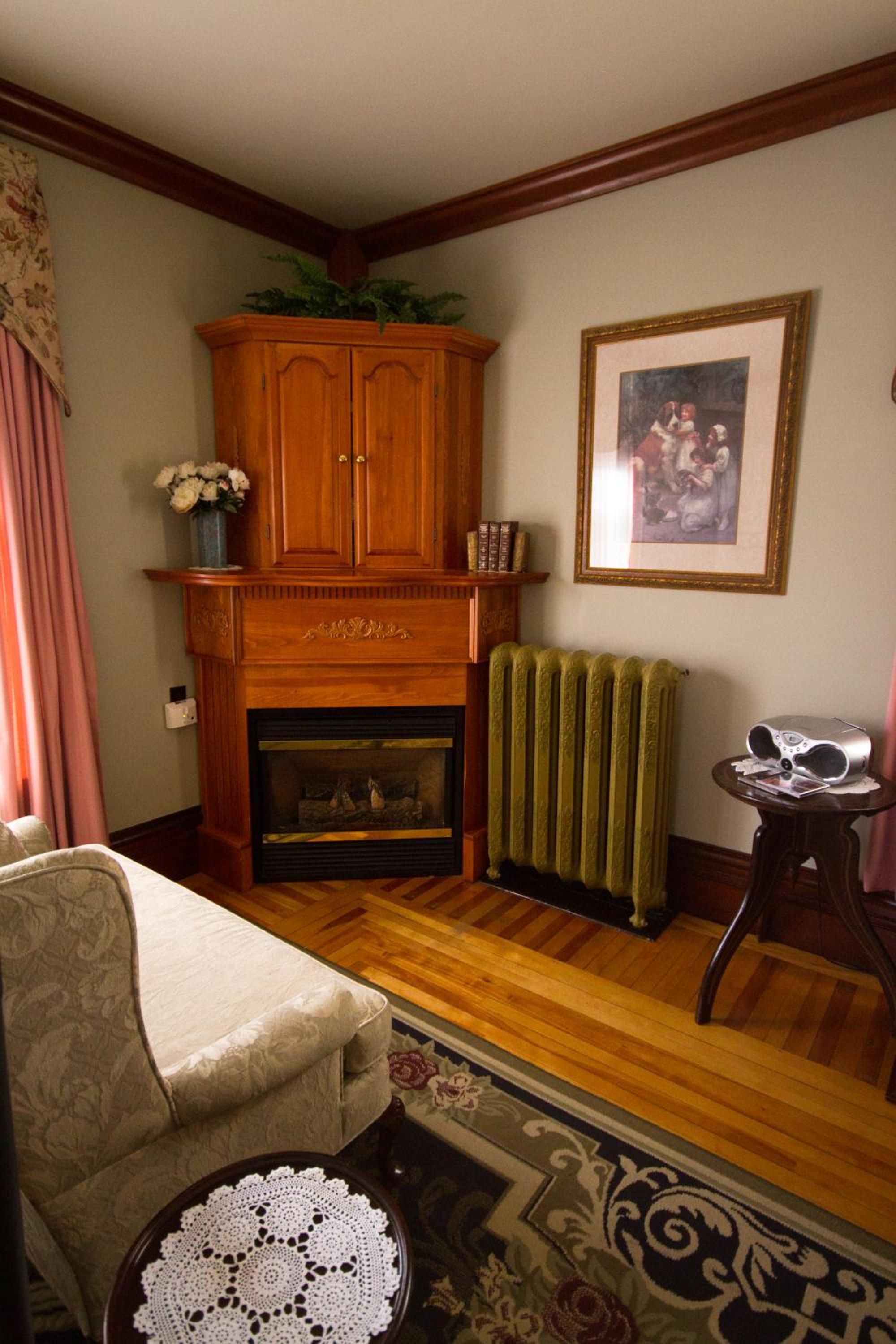 Victoria's Historic Inn - Image 5
