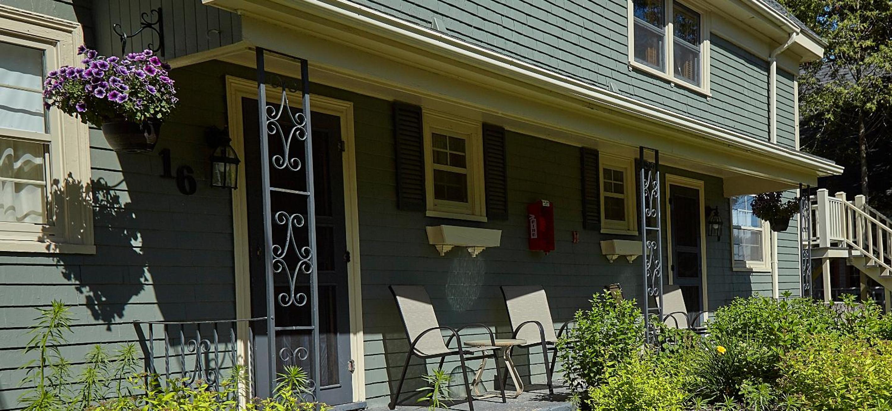 Victoria's Historic Inn - Image 2