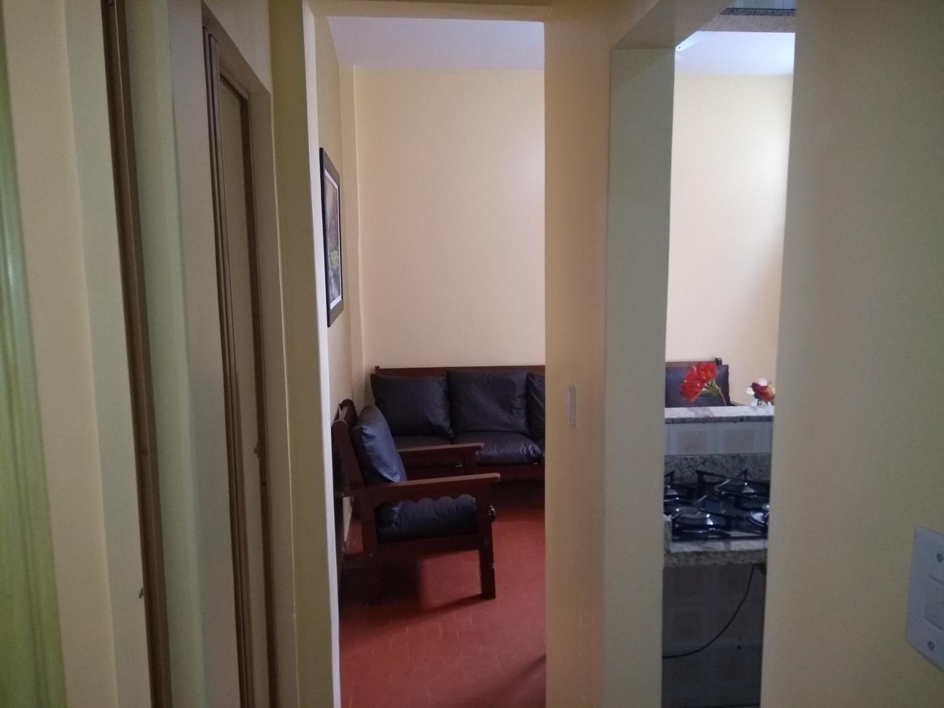 APARTAMENTO A 200 M DA PRAIA DO FORTE -PRÉDIO TRÊS RIOS