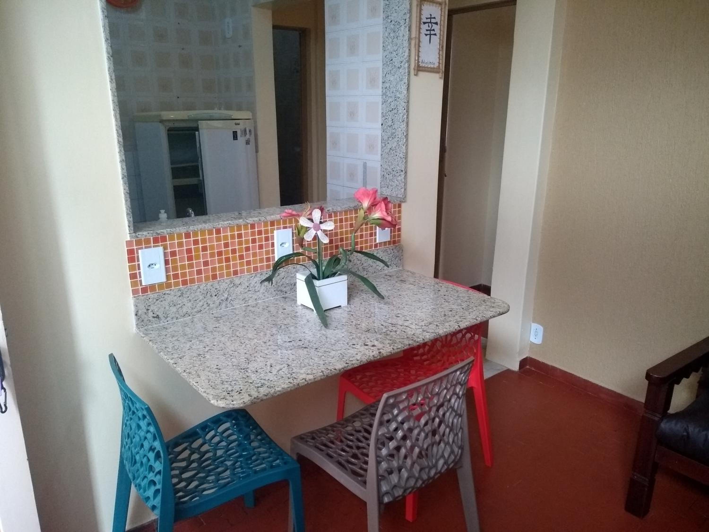 APARTAMENTO A 200 M DA PRAIA DO FORTE -PRÉDIO TRÊS RIOS