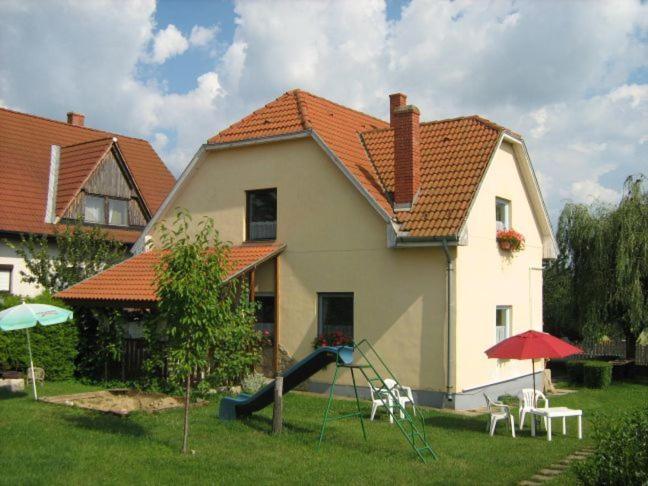 Balatoni Nyár Vendégház view 2