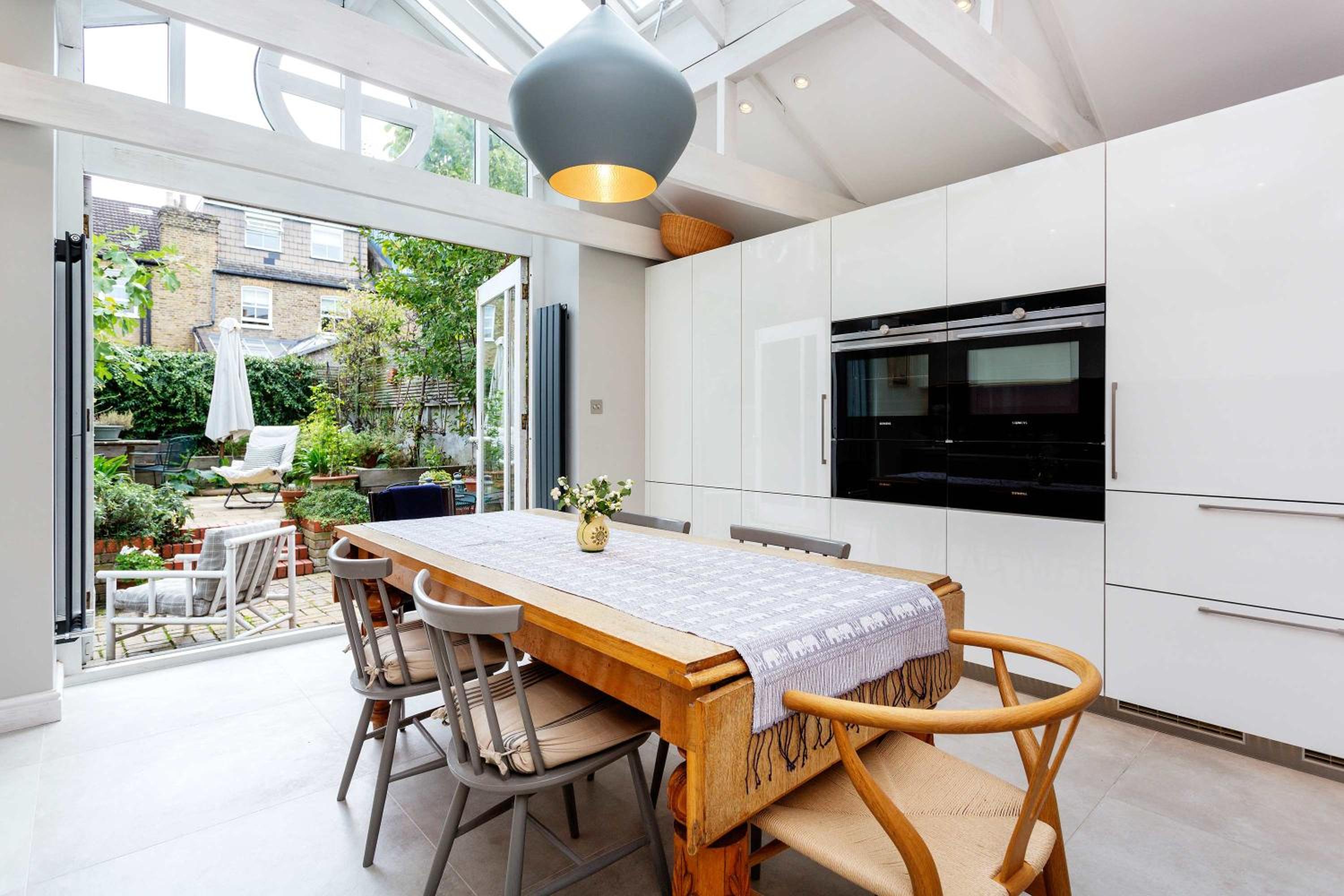 Veeve - Classic Contemporary