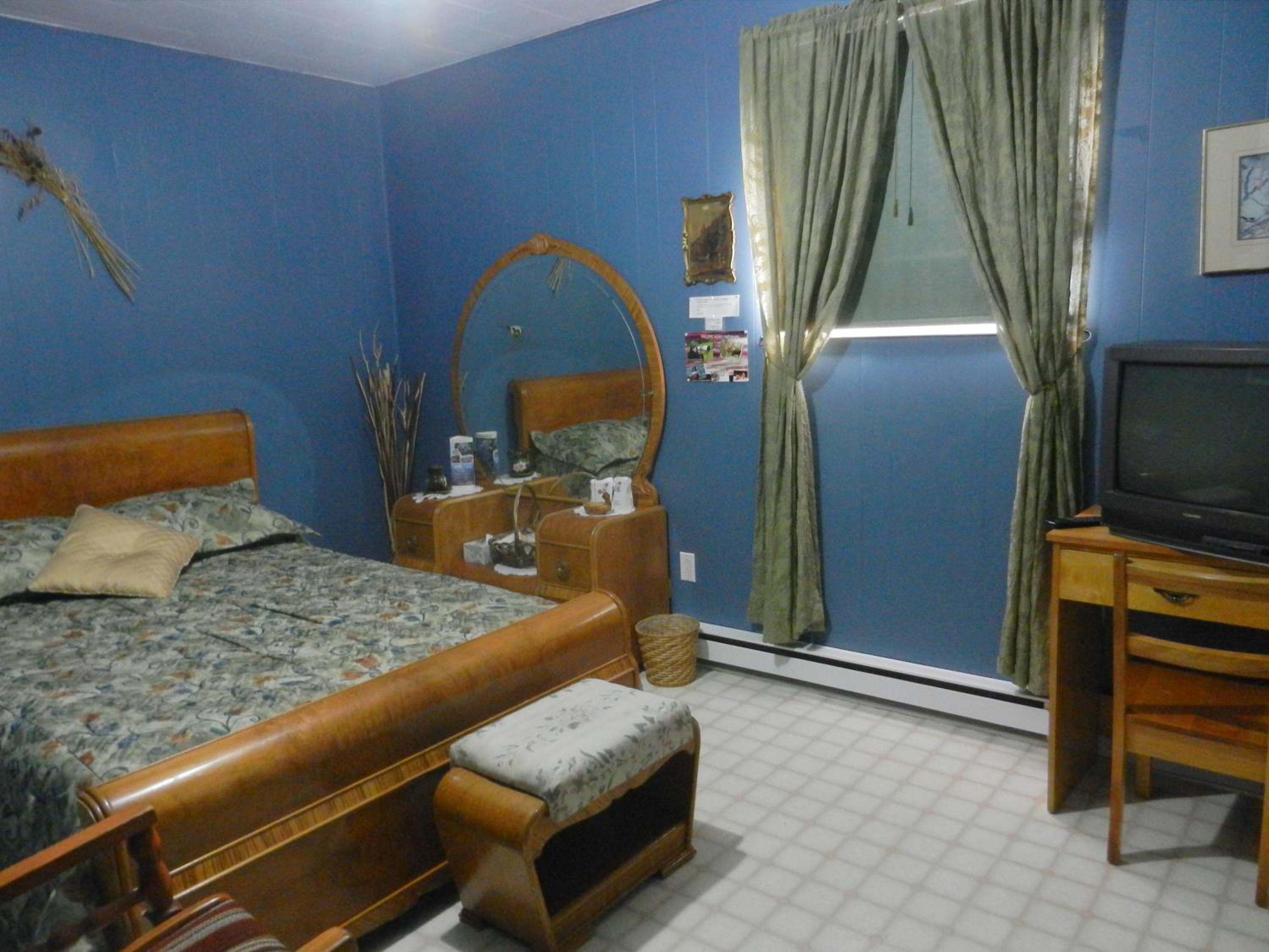 Domaine Joseph Ross Bed and Breakfast