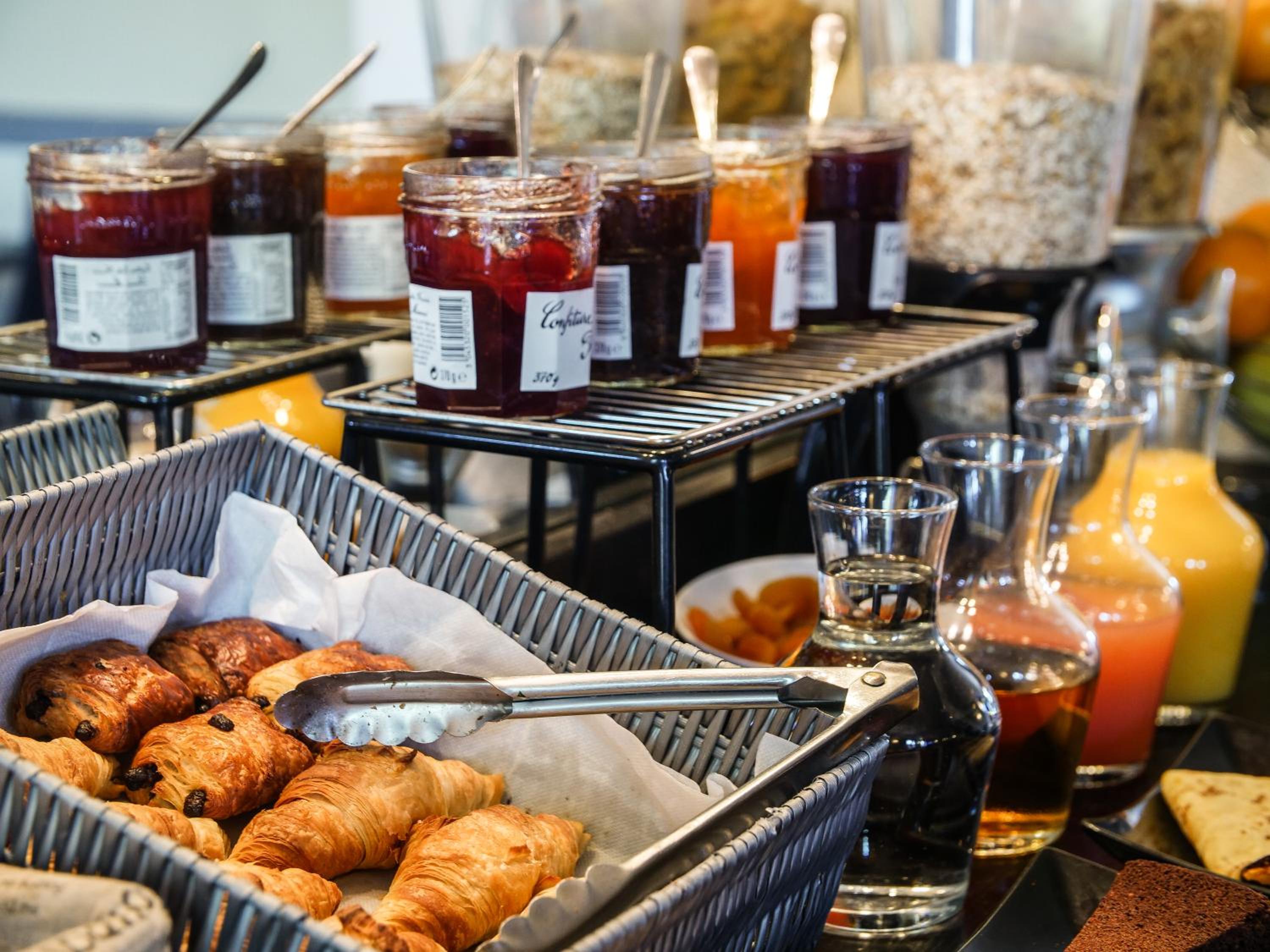 breakfast buffet