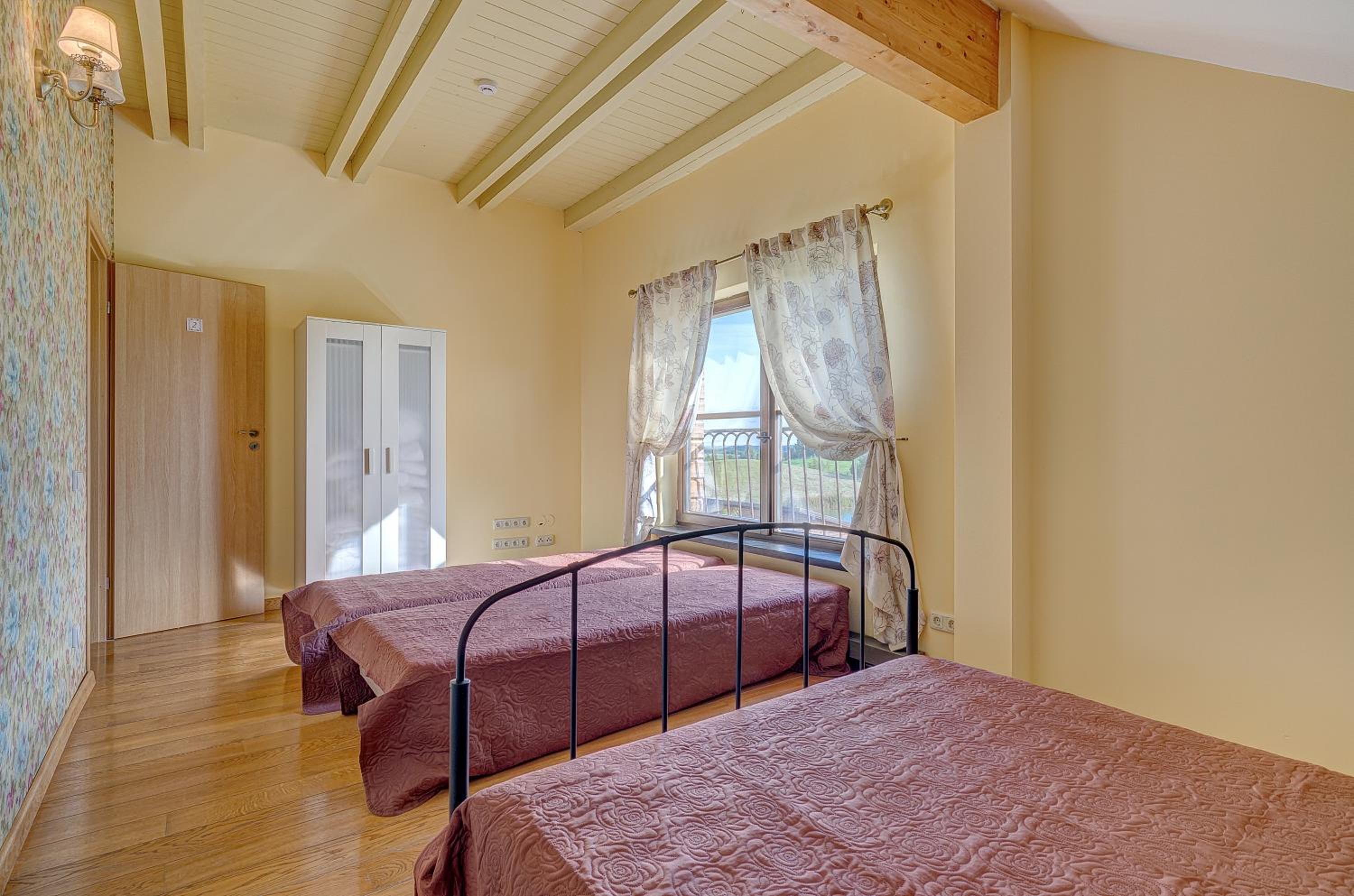 Spacious Villa with Large Hall