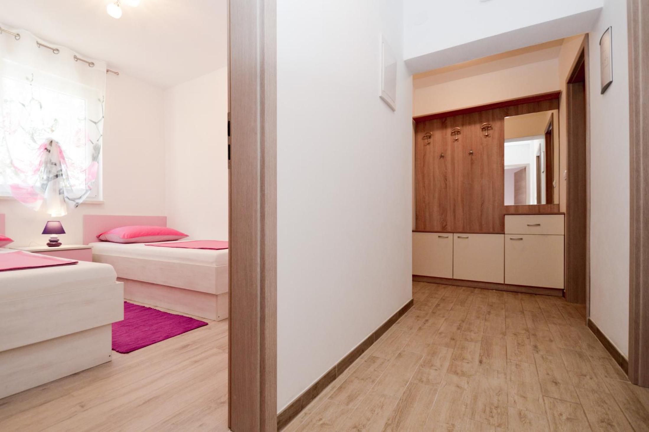 Apartment Mit- Mir