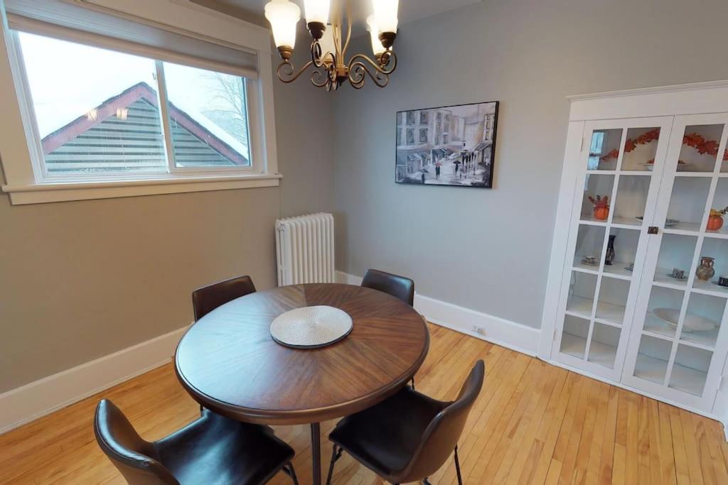 Bright, Clean, Private. In the Heart of Downtown! Parking, Wi-Fi and Netflix included