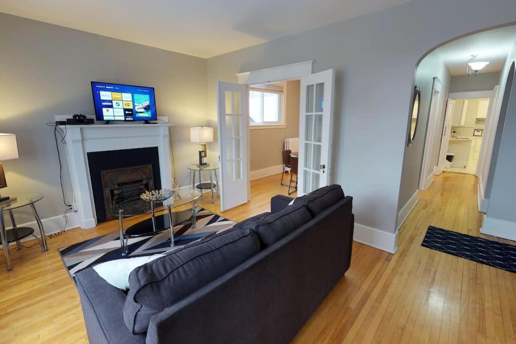 Bright, Clean, Private. In the Heart of Downtown! Parking, Wi-Fi and Netflix included view 3