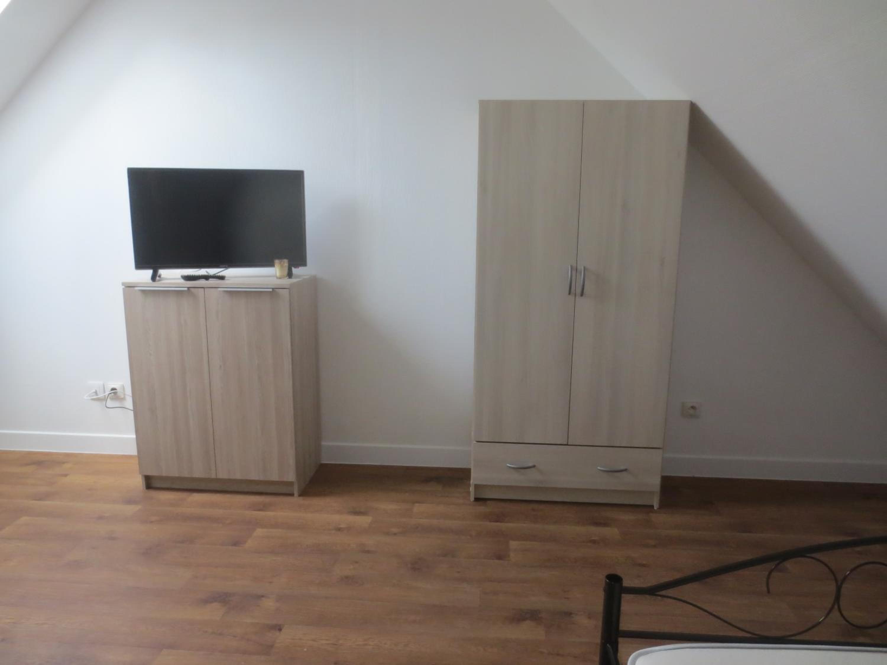 Appartements et studios meublés au centre ville d'Ouzouer Sur Loire view 3