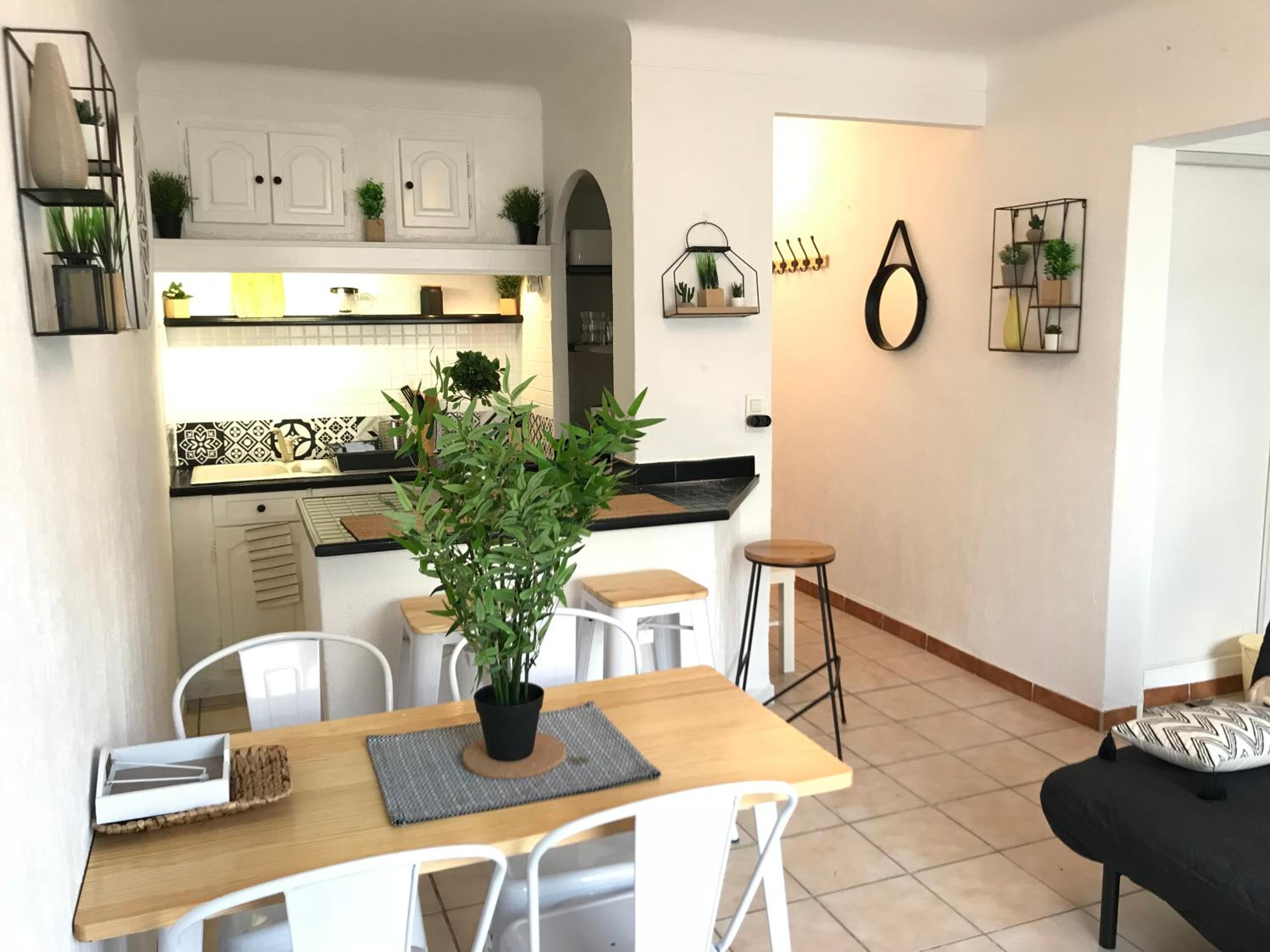Superbe ! Appart T3 - Vue mer - Garage view 5