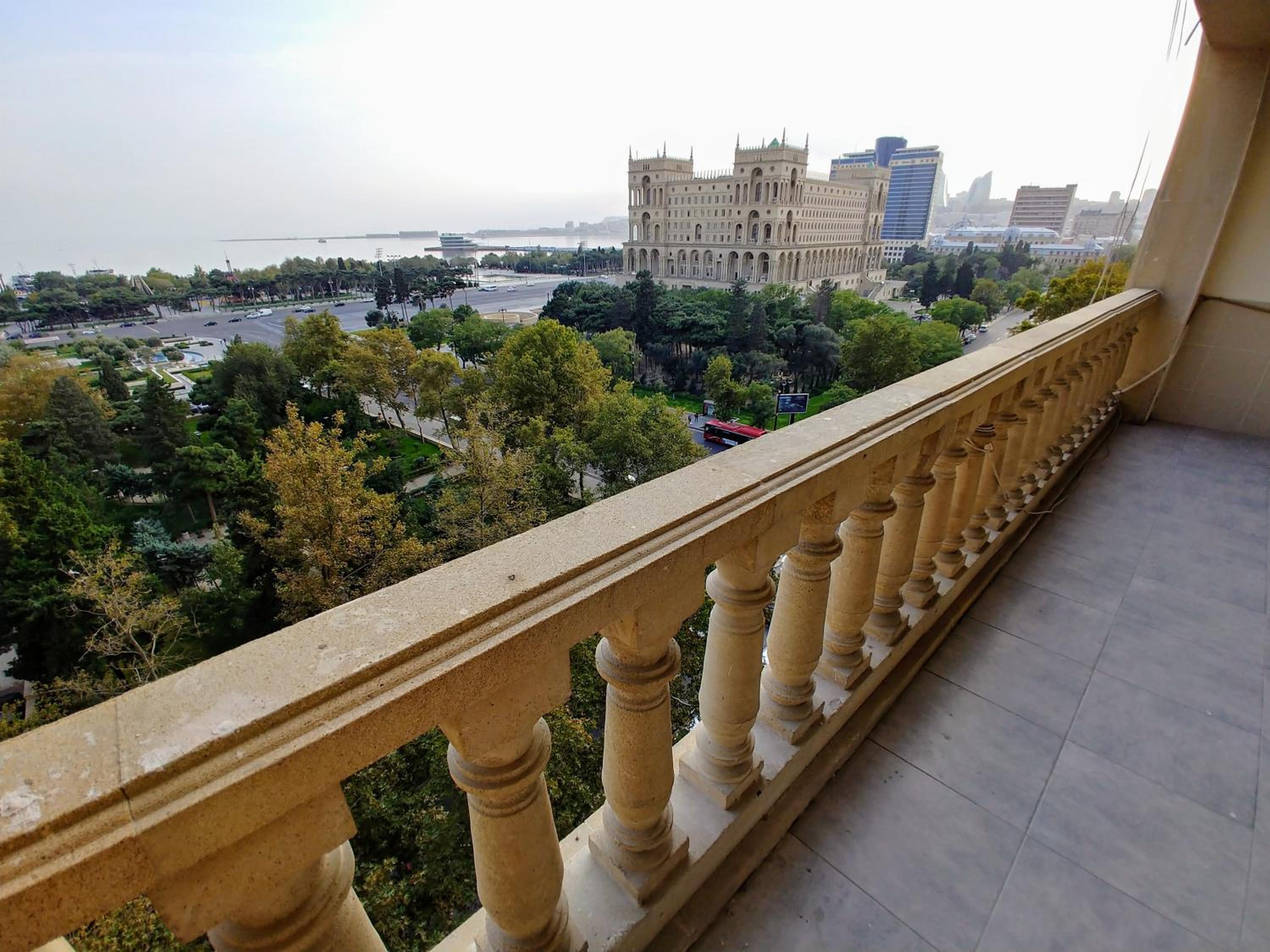 Deluxe Apartment with Sea and F1 View