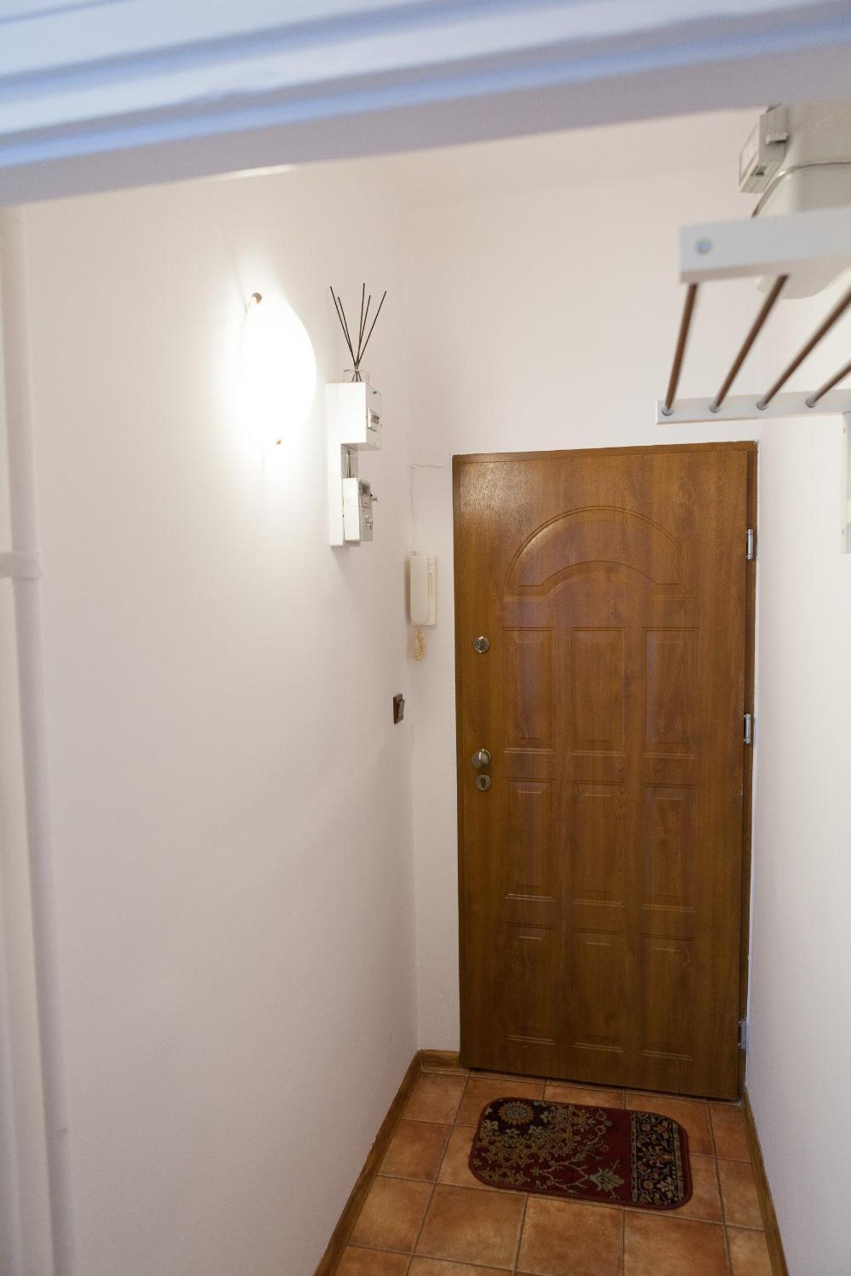 Charming apt Old Town & Jewish District, quiet neighborhood view 3