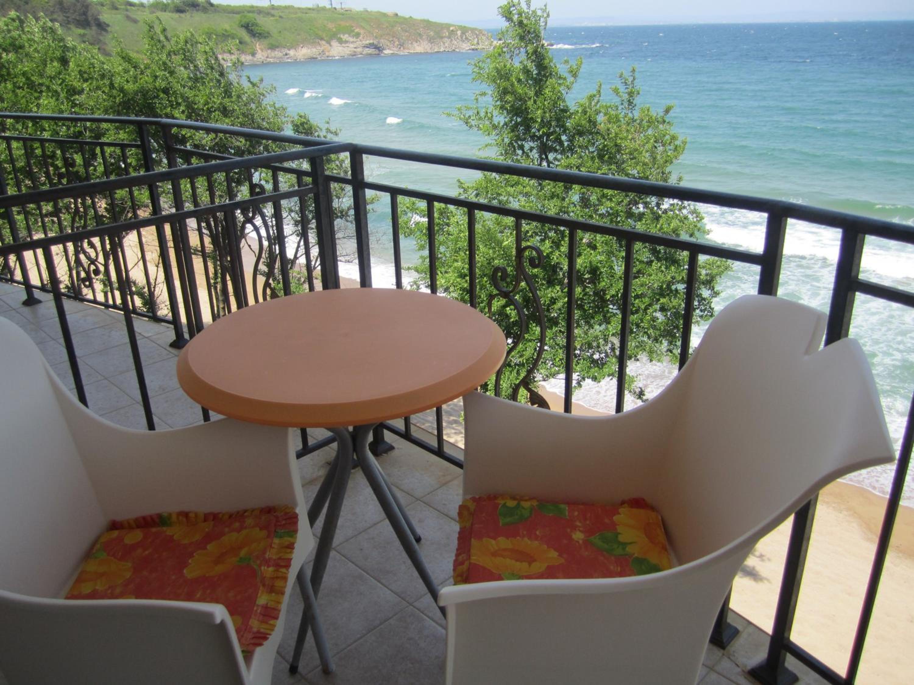 Akra Apartments