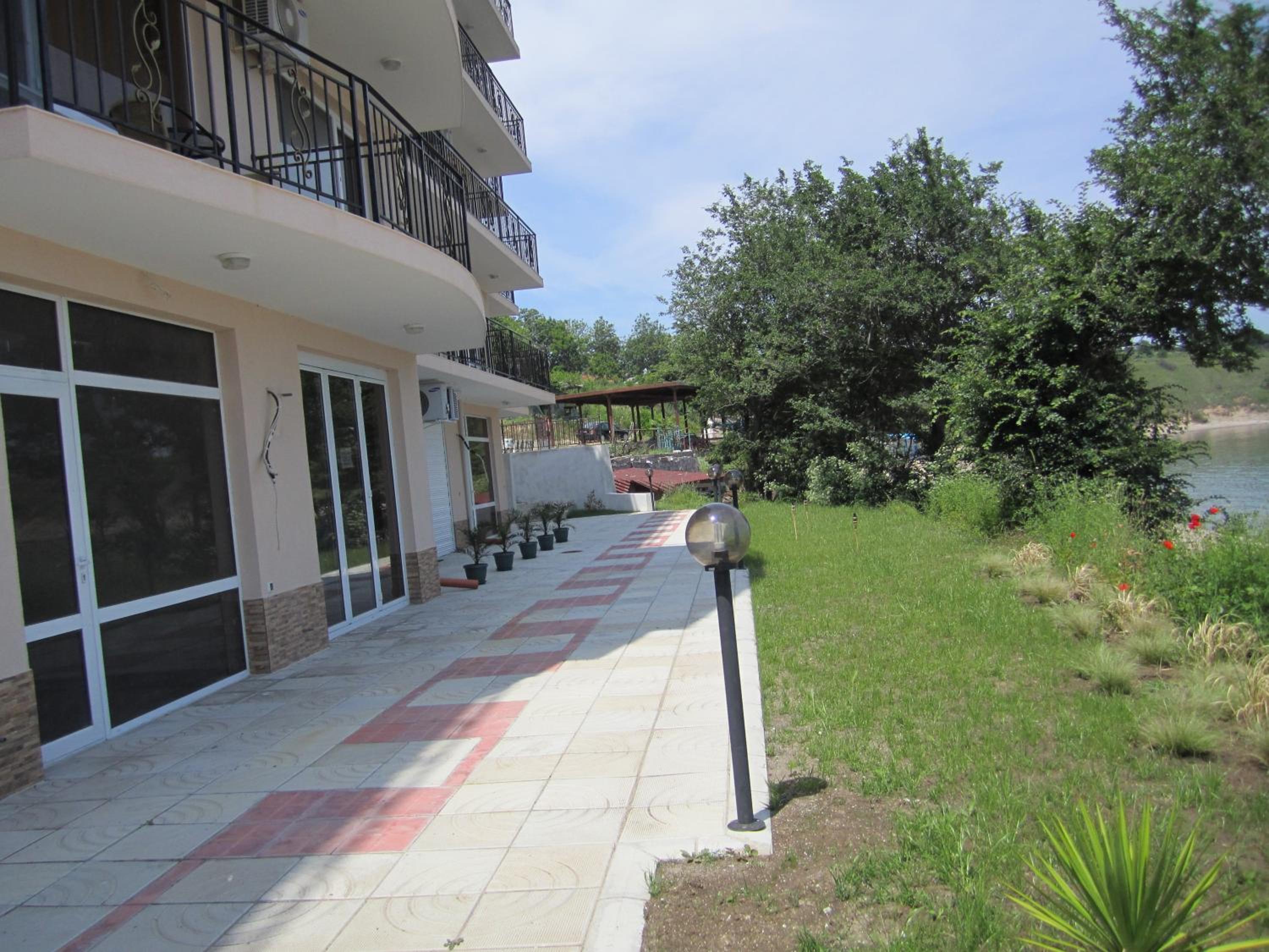 Akra Apartments