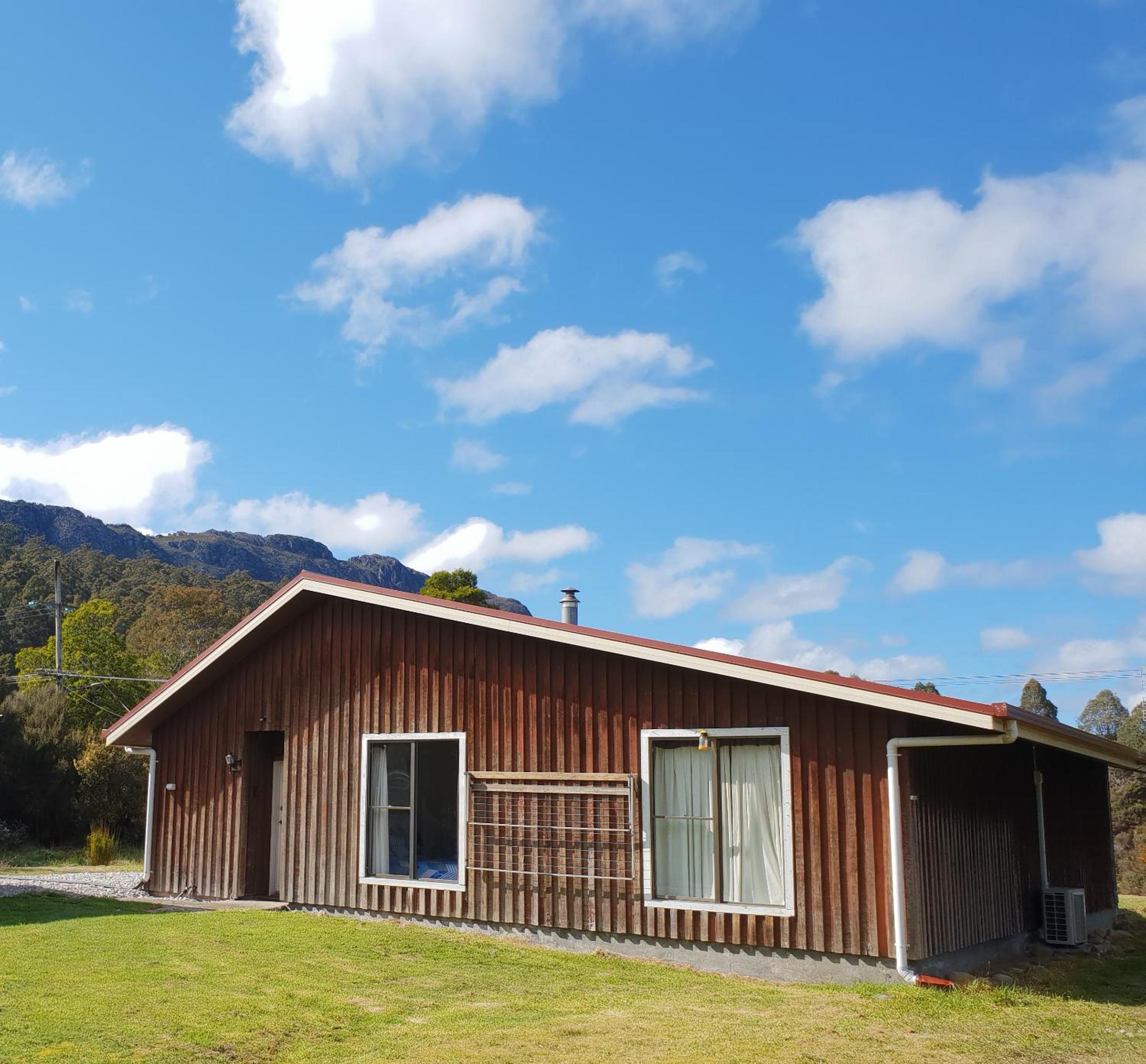 Tullah HideAway