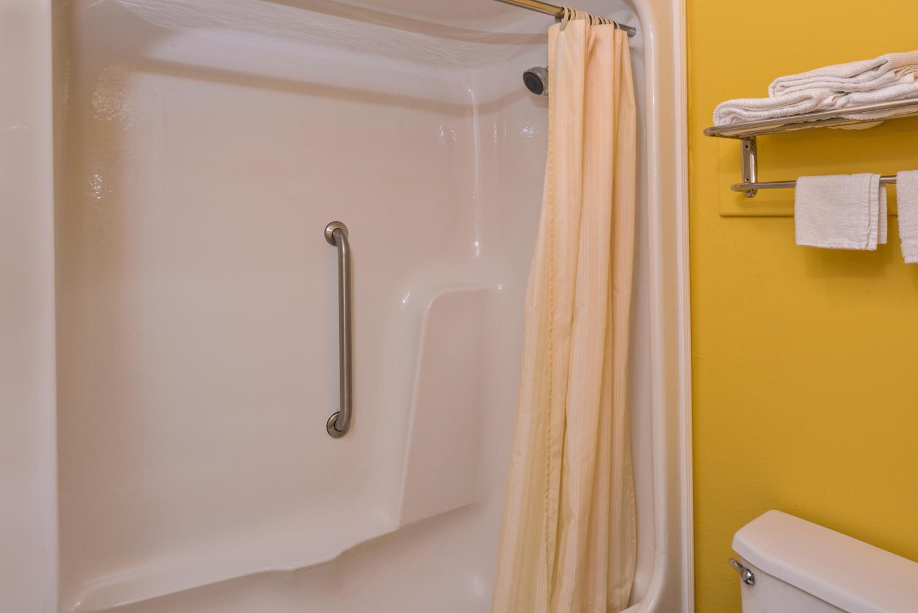 Americas Best Value Inn West Columbia - Property Image 2