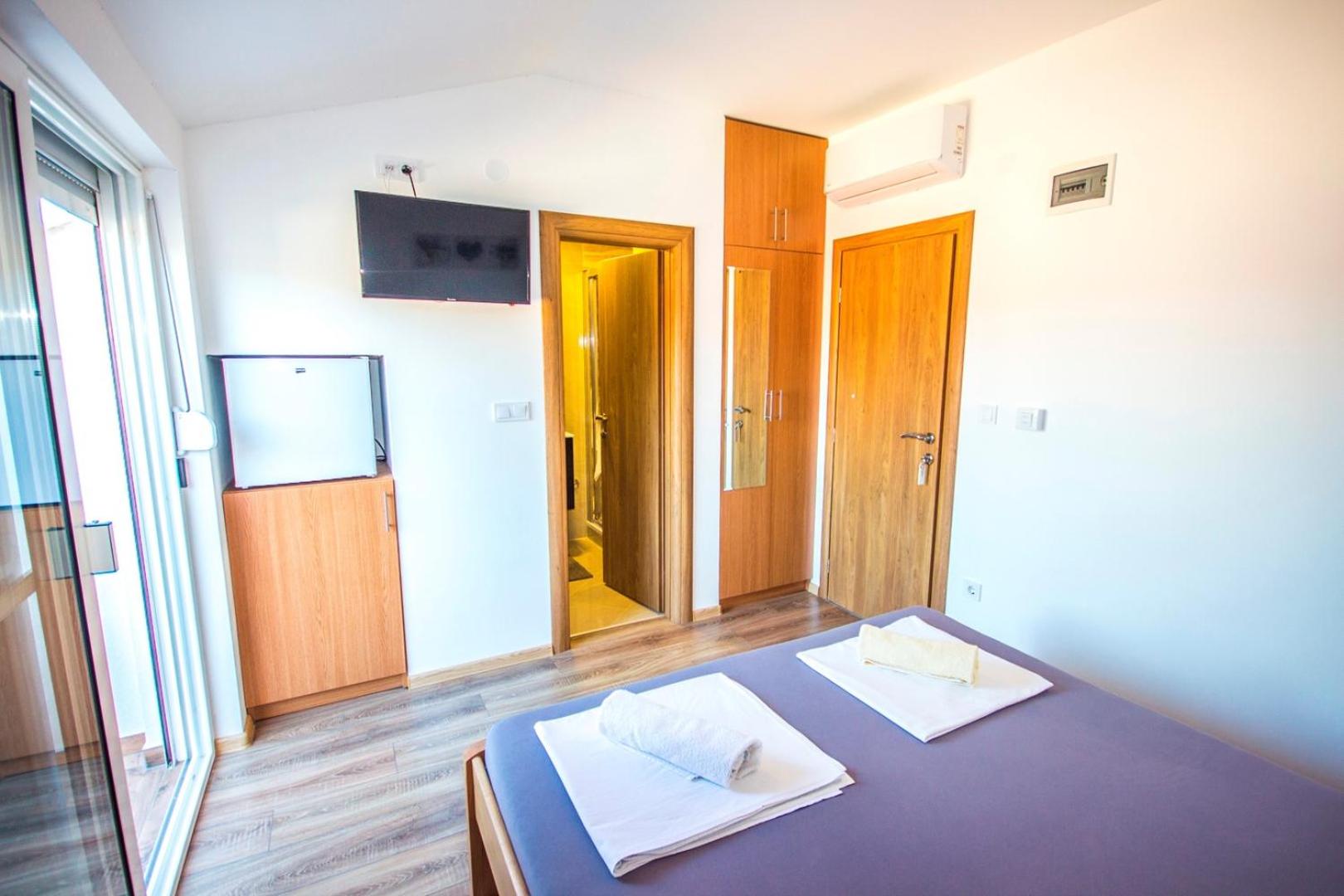 Apartments and Rooms Skalinada