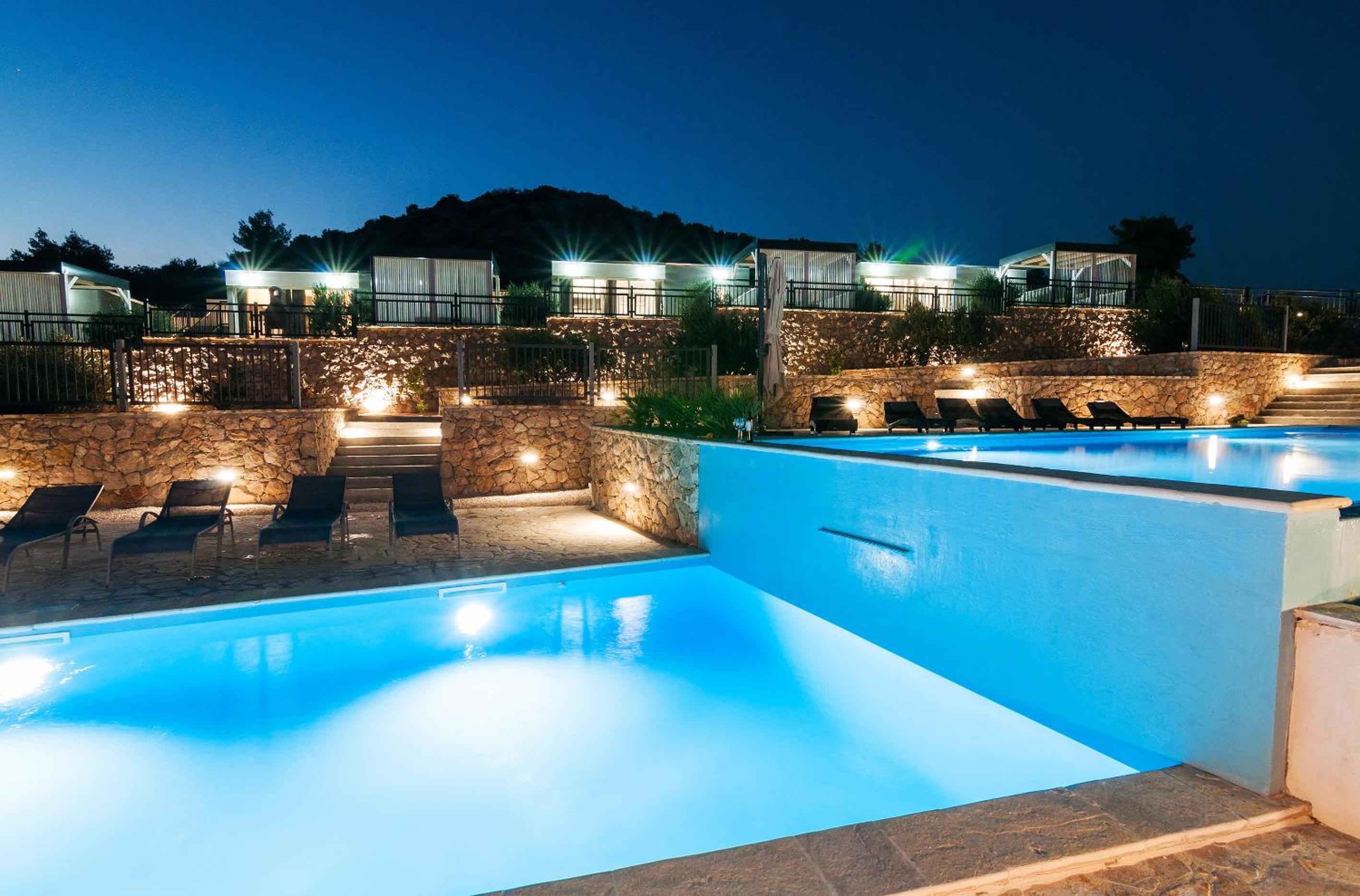 Camp Panorama with pool view 2