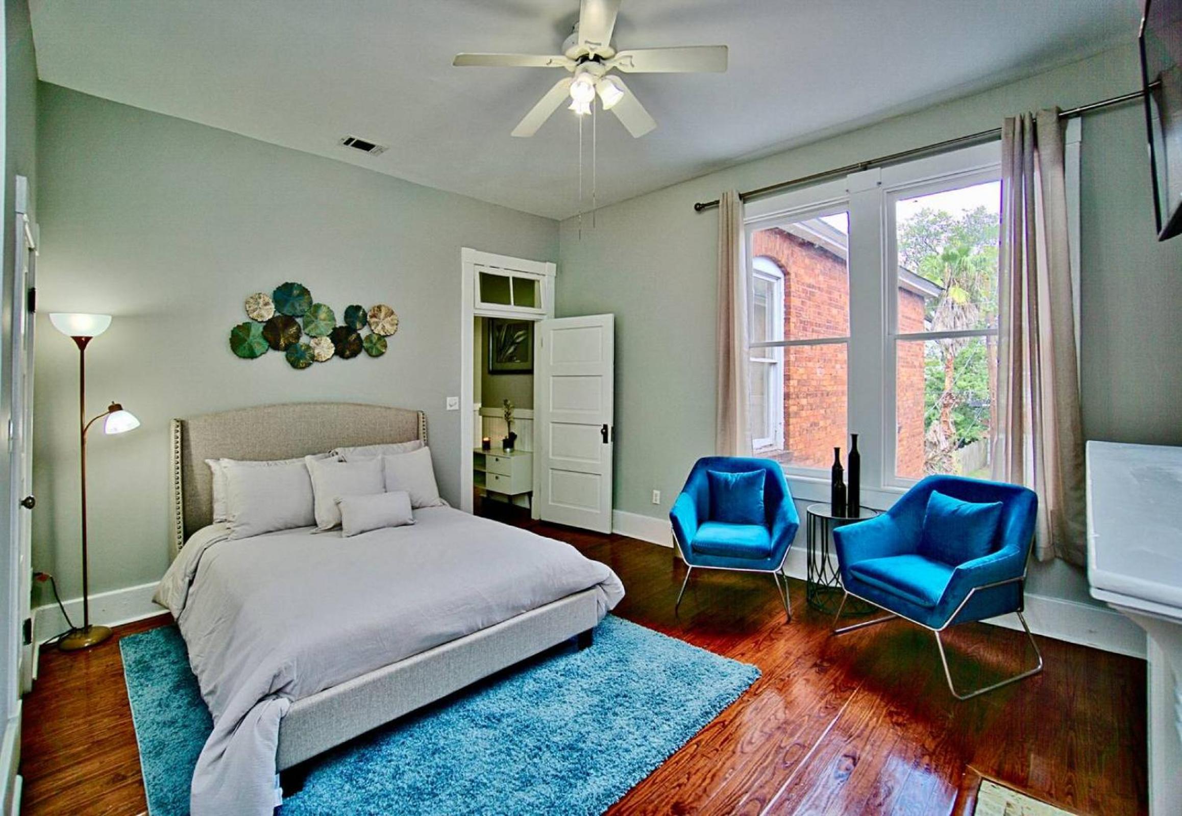 2 Bedroom Renovated Townhouse in Downtown Savannah view 5