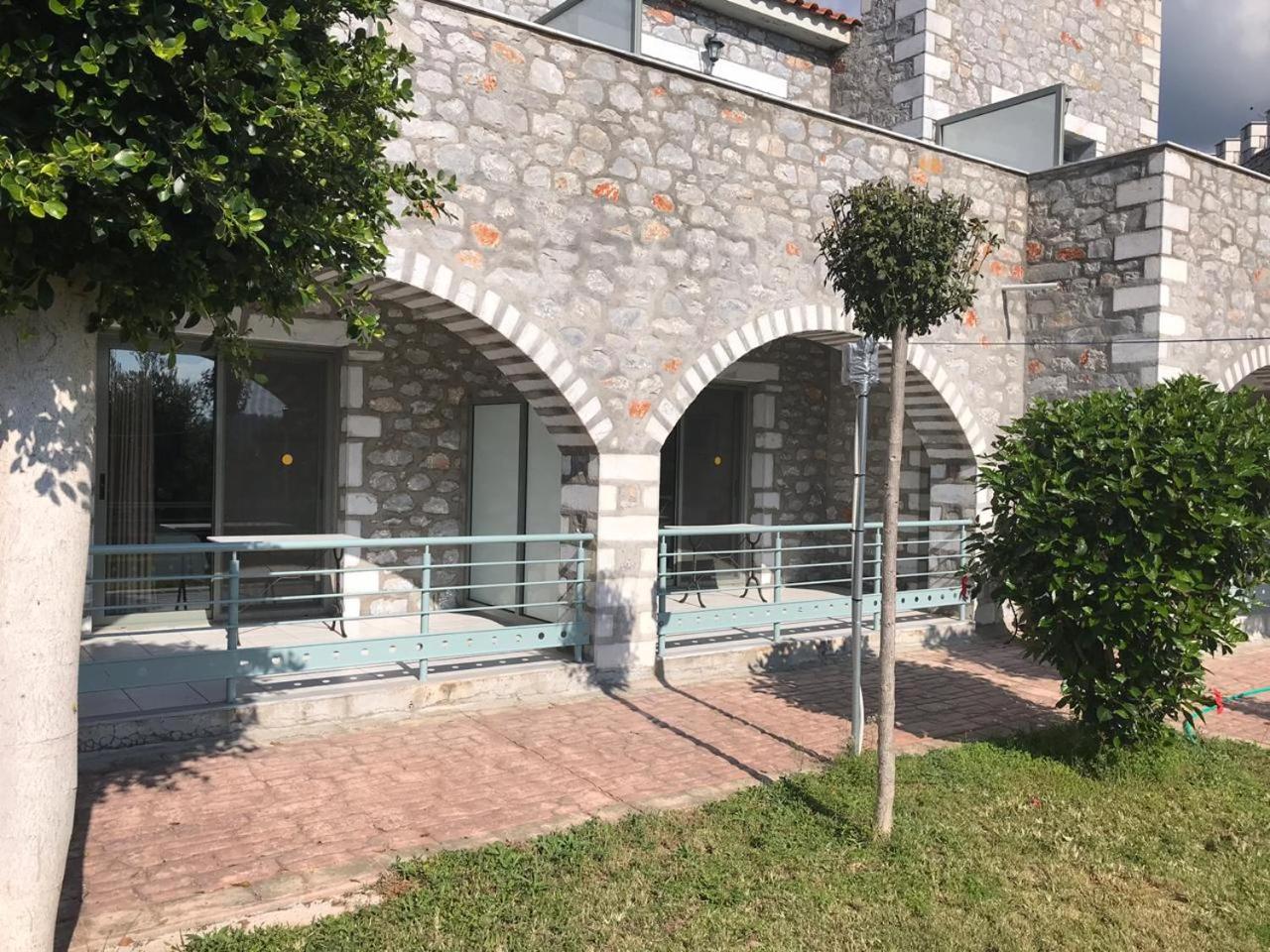 Nefeli Apartments