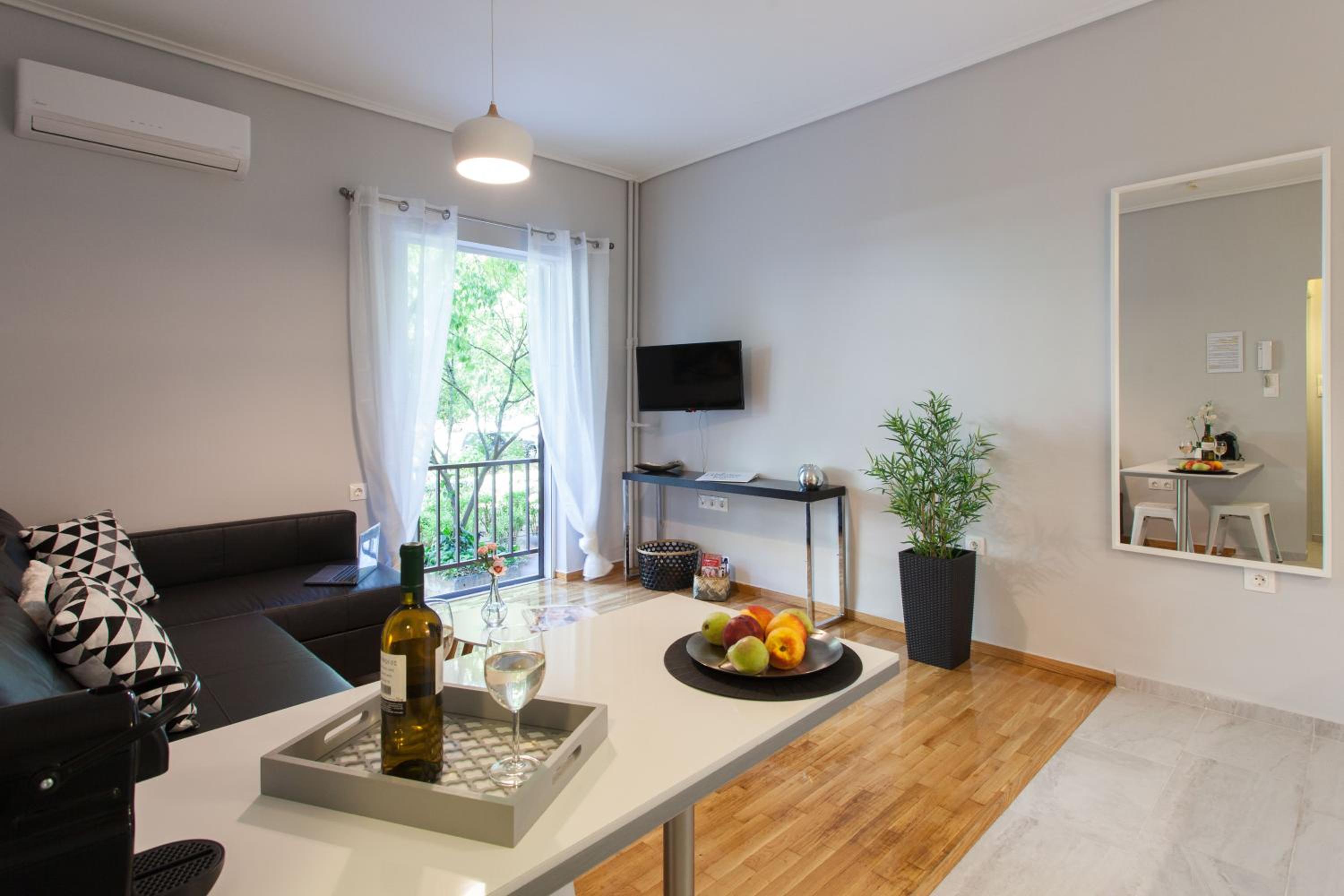 Walk to Acropolis from Luxury Apartment Near Metro photo 3