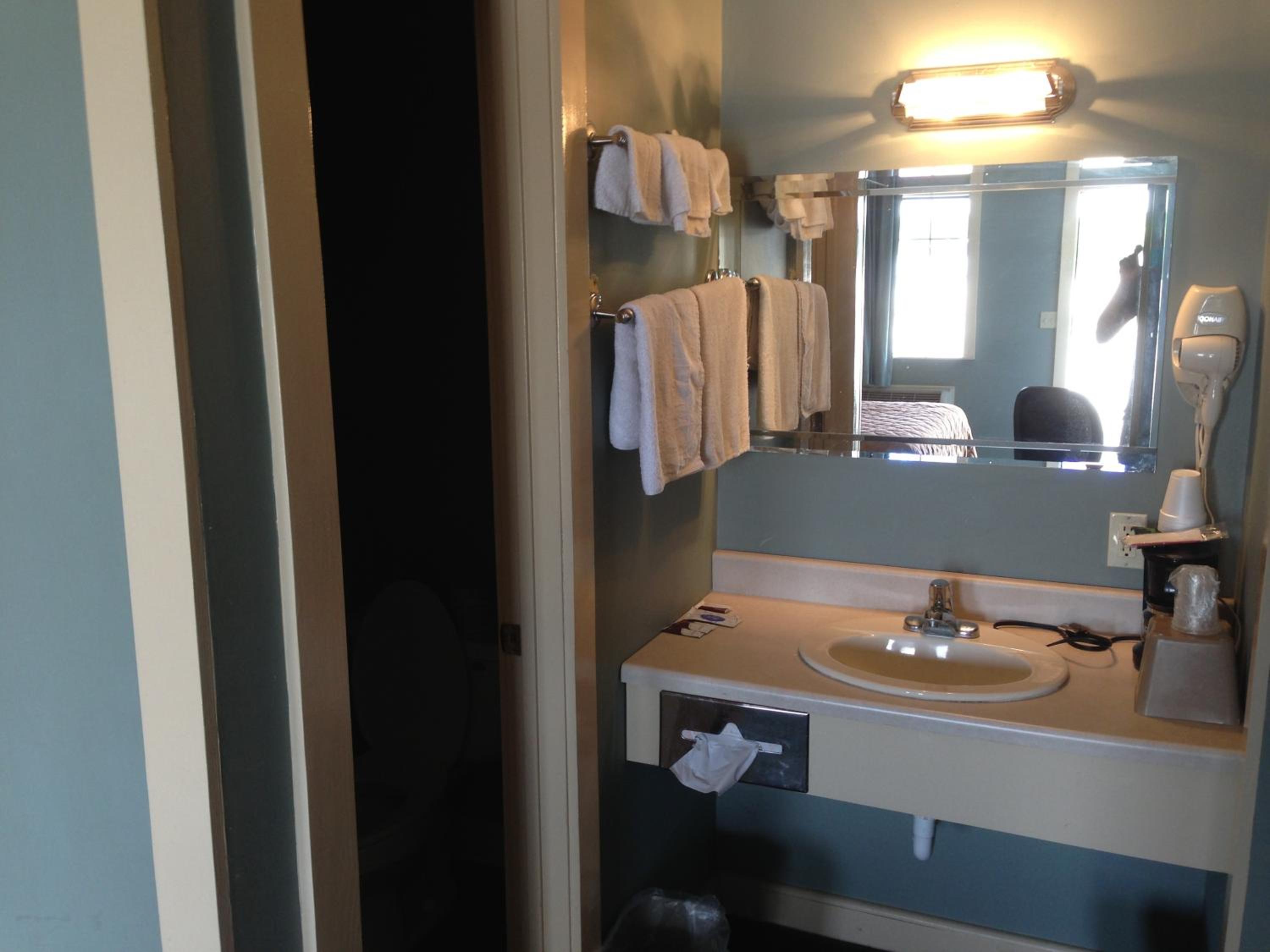 Stephenville Vacations - De Leon Inn - Property Image 4