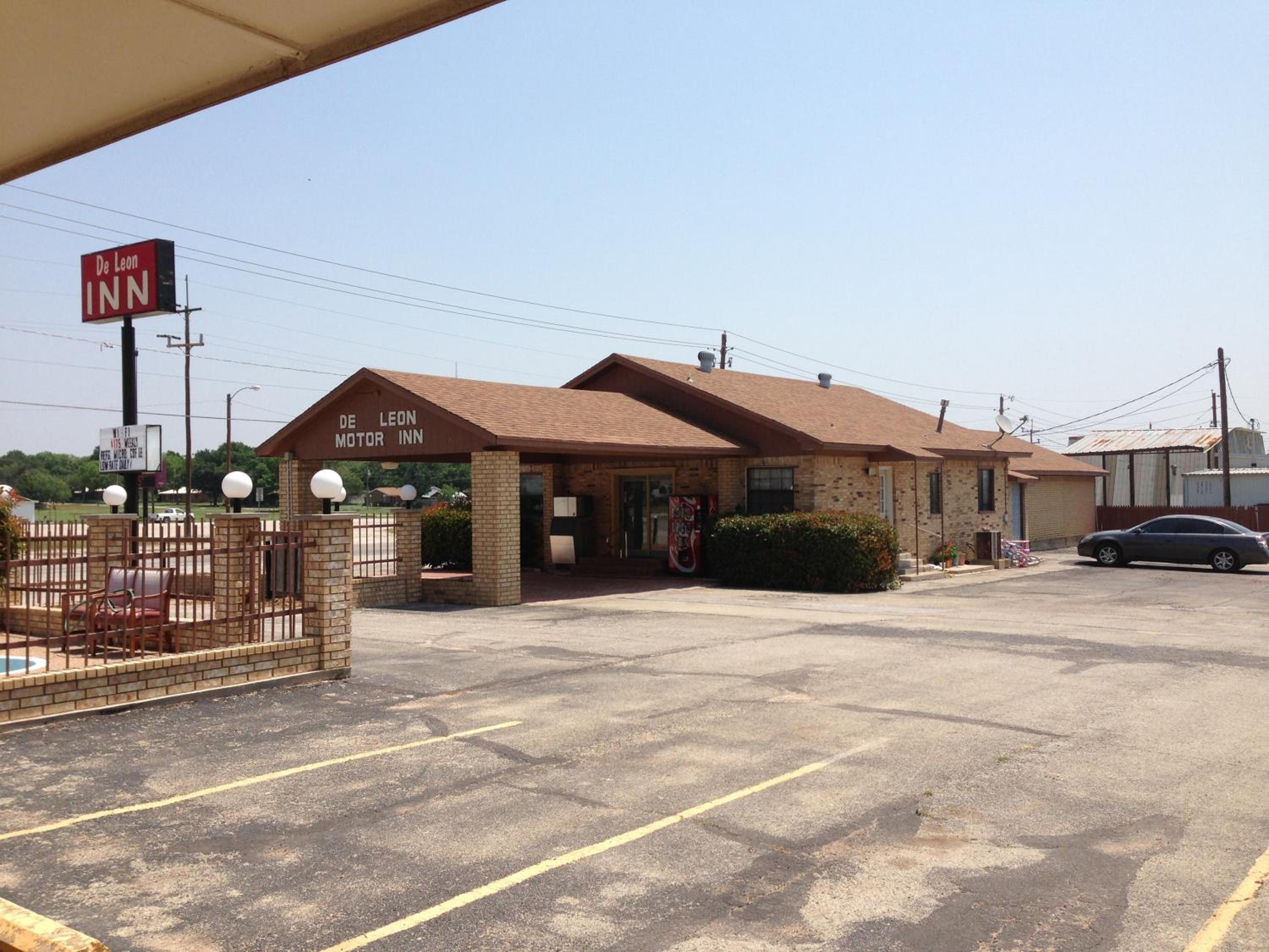 Stephenville Vacations - De Leon Inn - Property Image 1