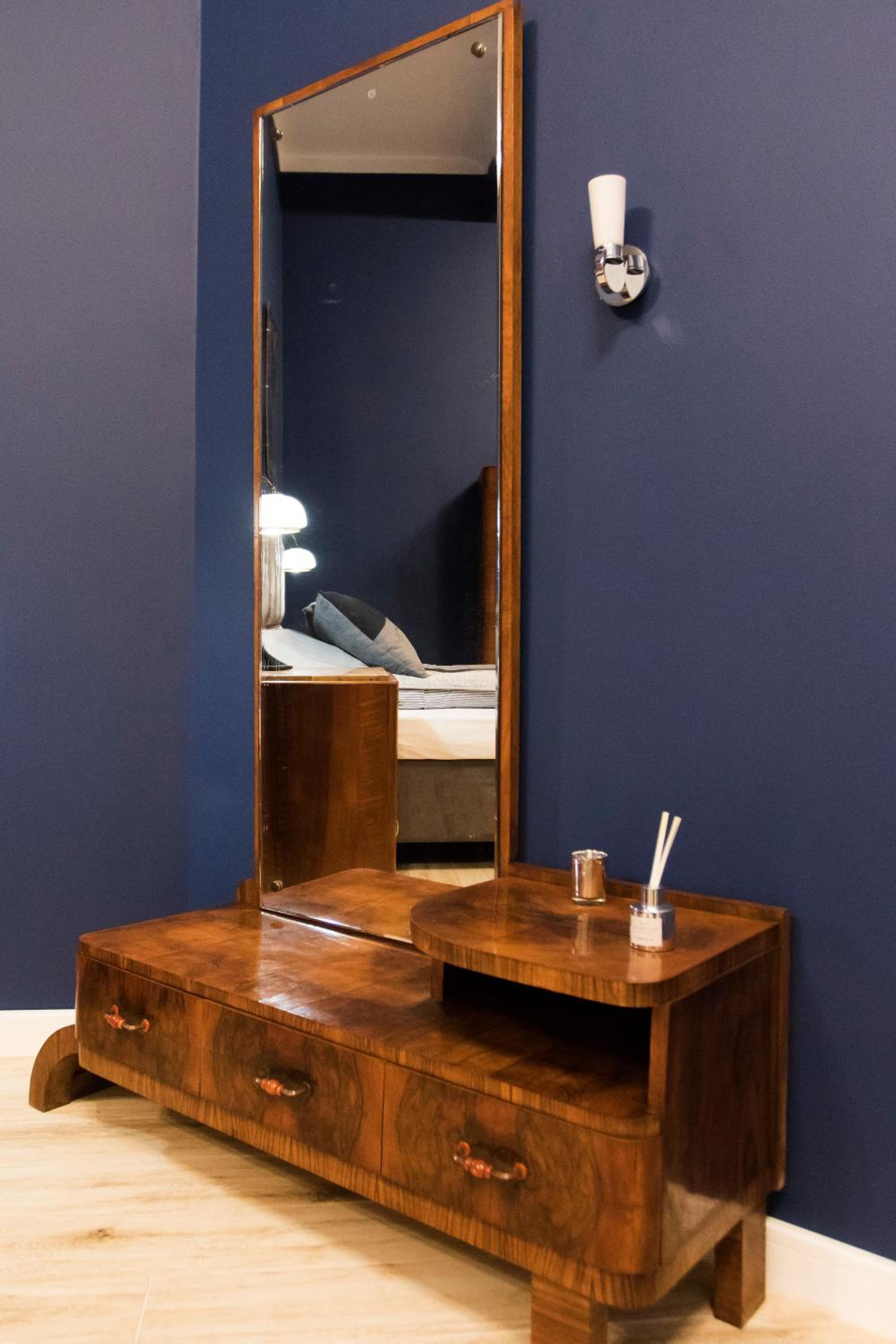 Art Deco/Vintage Apartments
