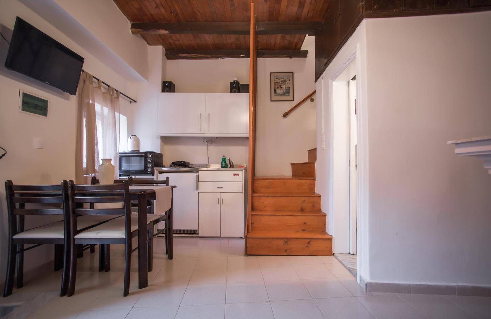Traditional Cozy House in the Village Ano Garounas view 3