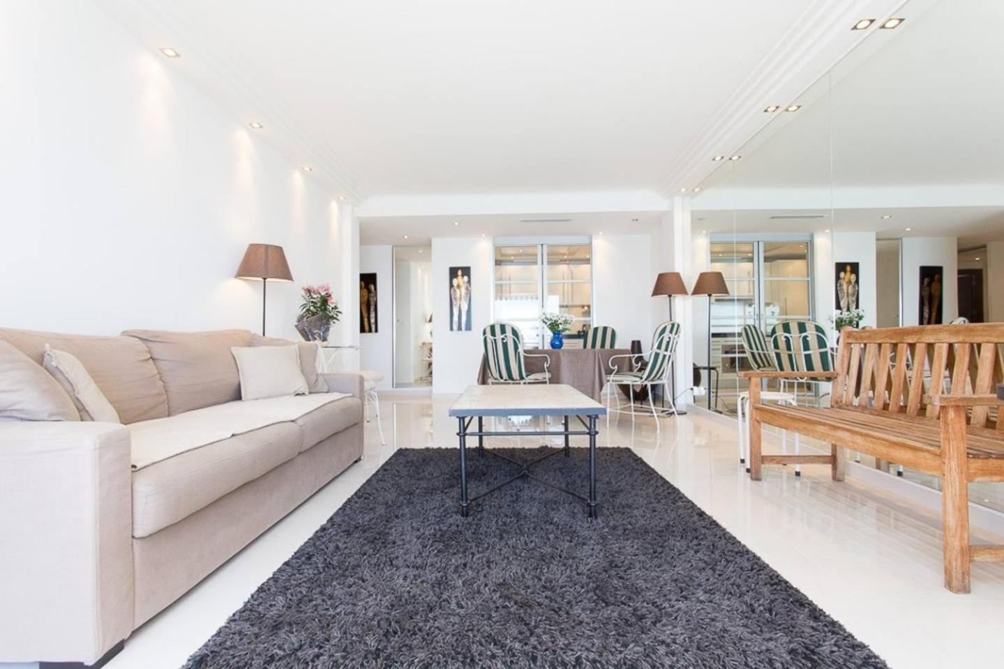 SEA VIEW 3 beds next to Palais view 4