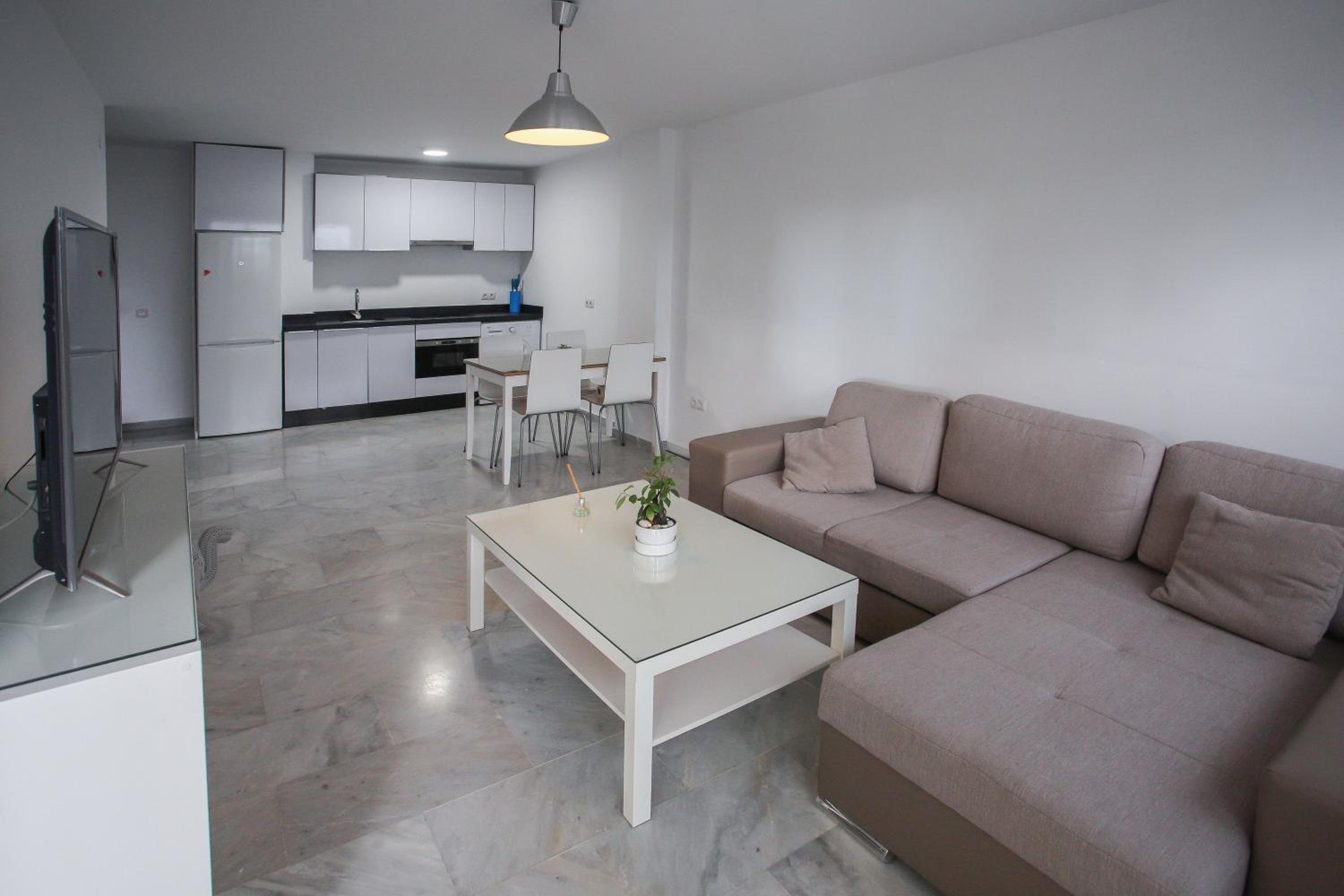 Apartamento en la Carihuela con Piscina y Parking, al lado de la Playa photo 5