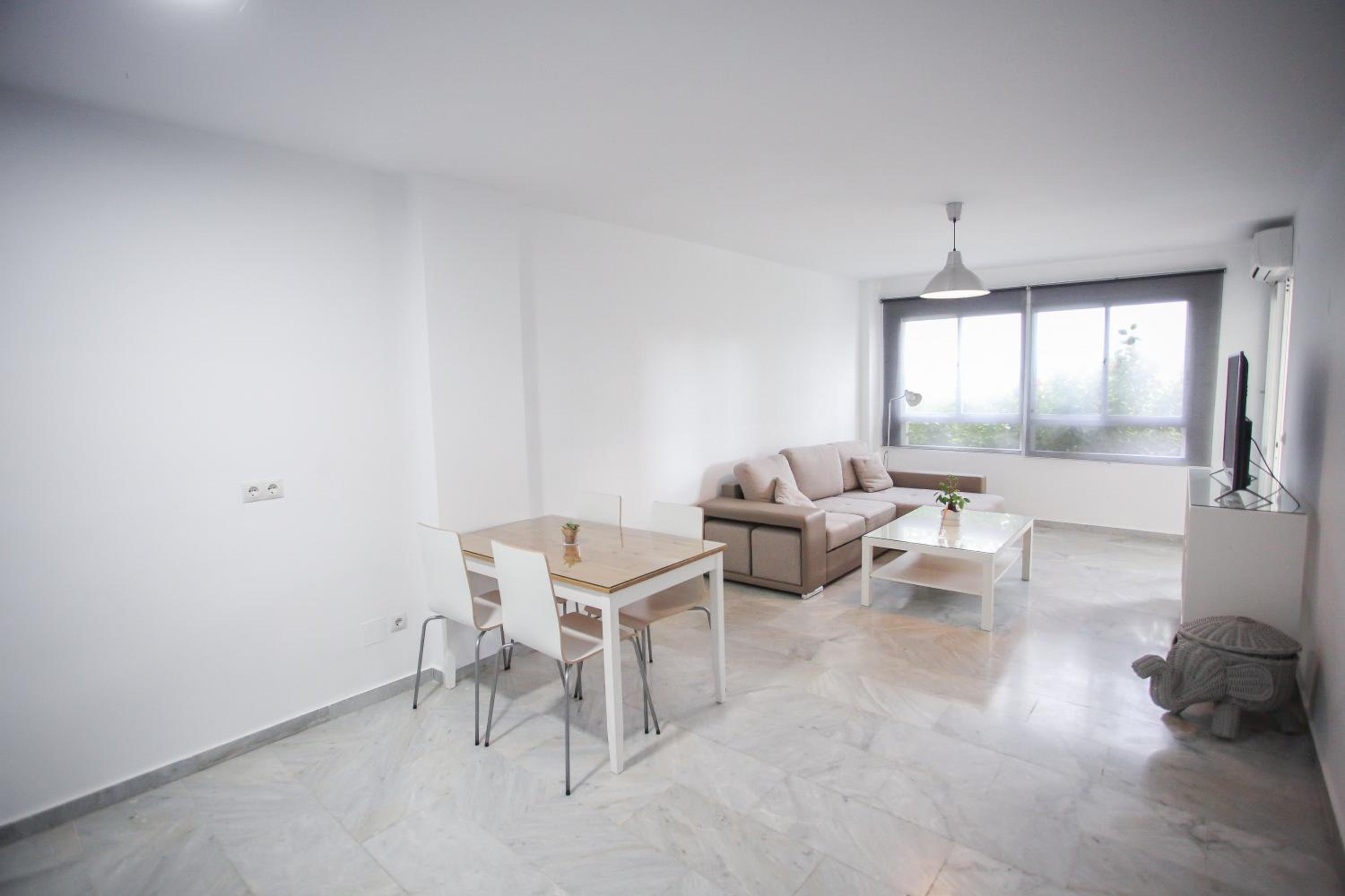 Apartamento en la Carihuela con Piscina y Parking, al lado de la Playa photo 1