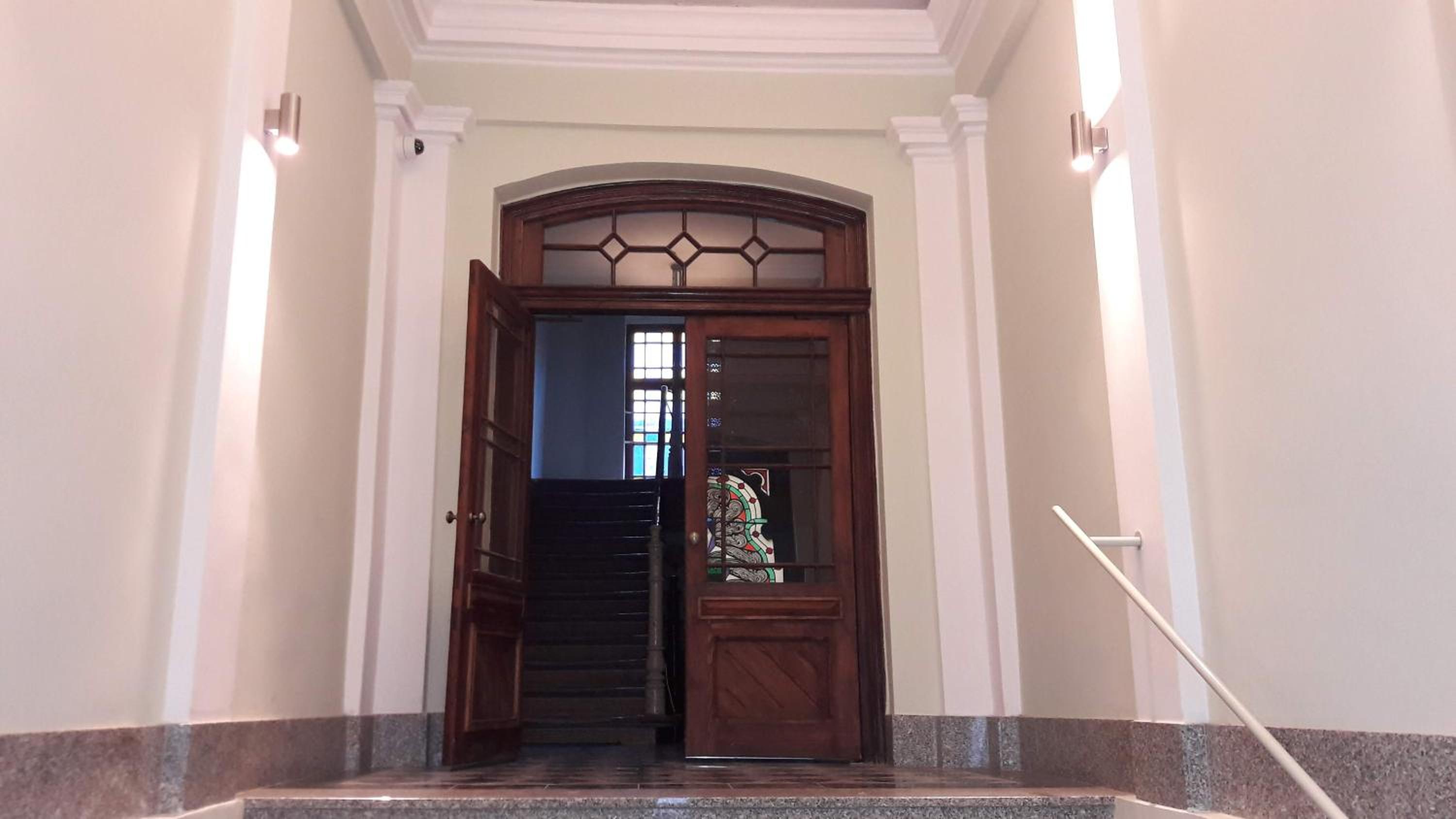 Lobby & Reception