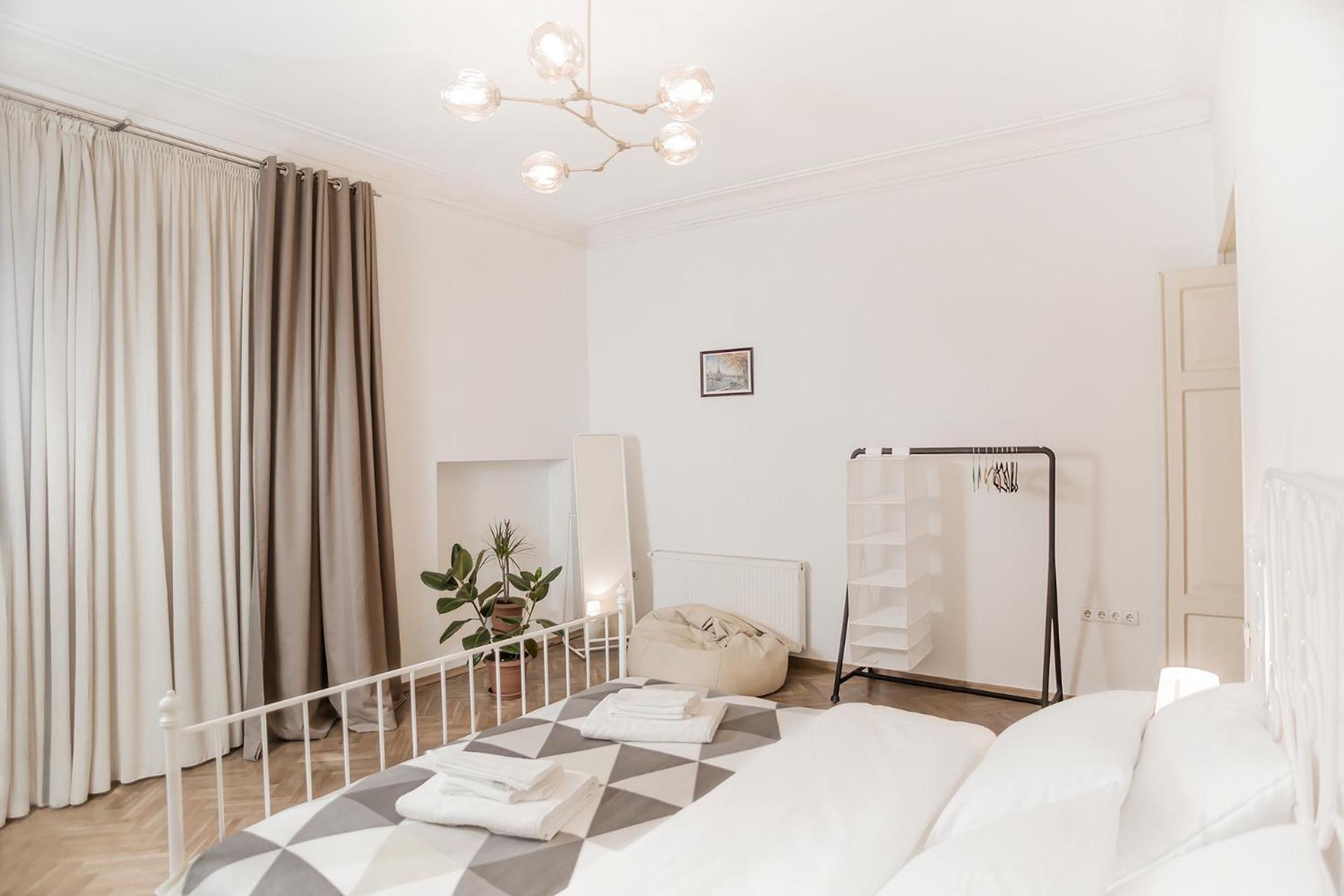 Tbilisi center 2 BD 80sq with Balcony and High ceiling view 5