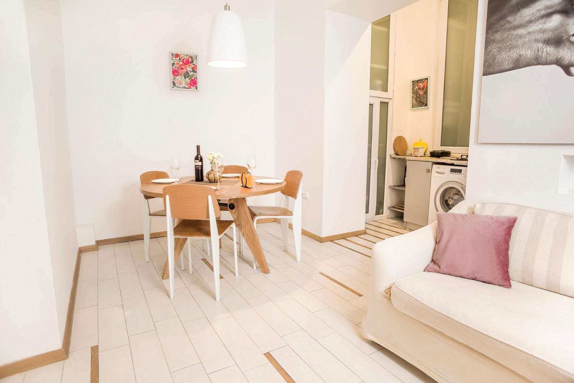 Tbilisi center 2 BD 80sq with Balcony and High ceiling view 3