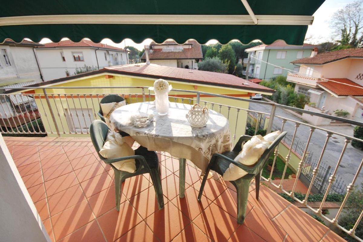 Raffinato attico vicino al mare con solarium Lido di Camaiore view 2