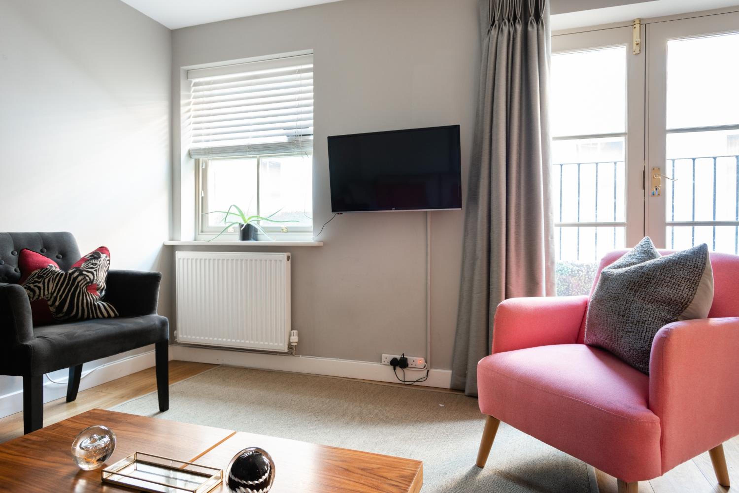The Norfolk Maisonette - Lovely 4BDR Mews