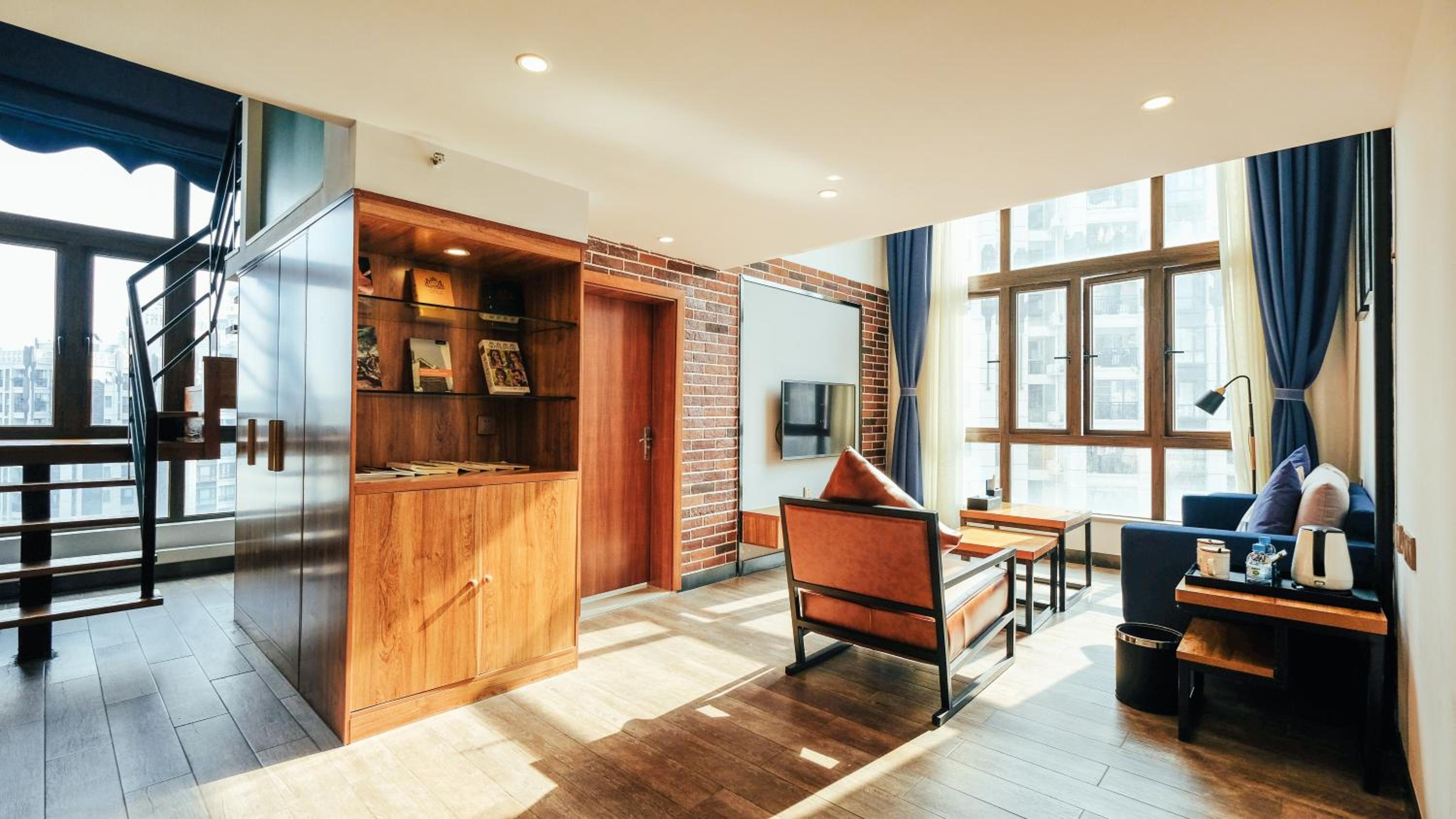Nanning Vacations - VIZ Culture  Arts Apartment - Property Image 1