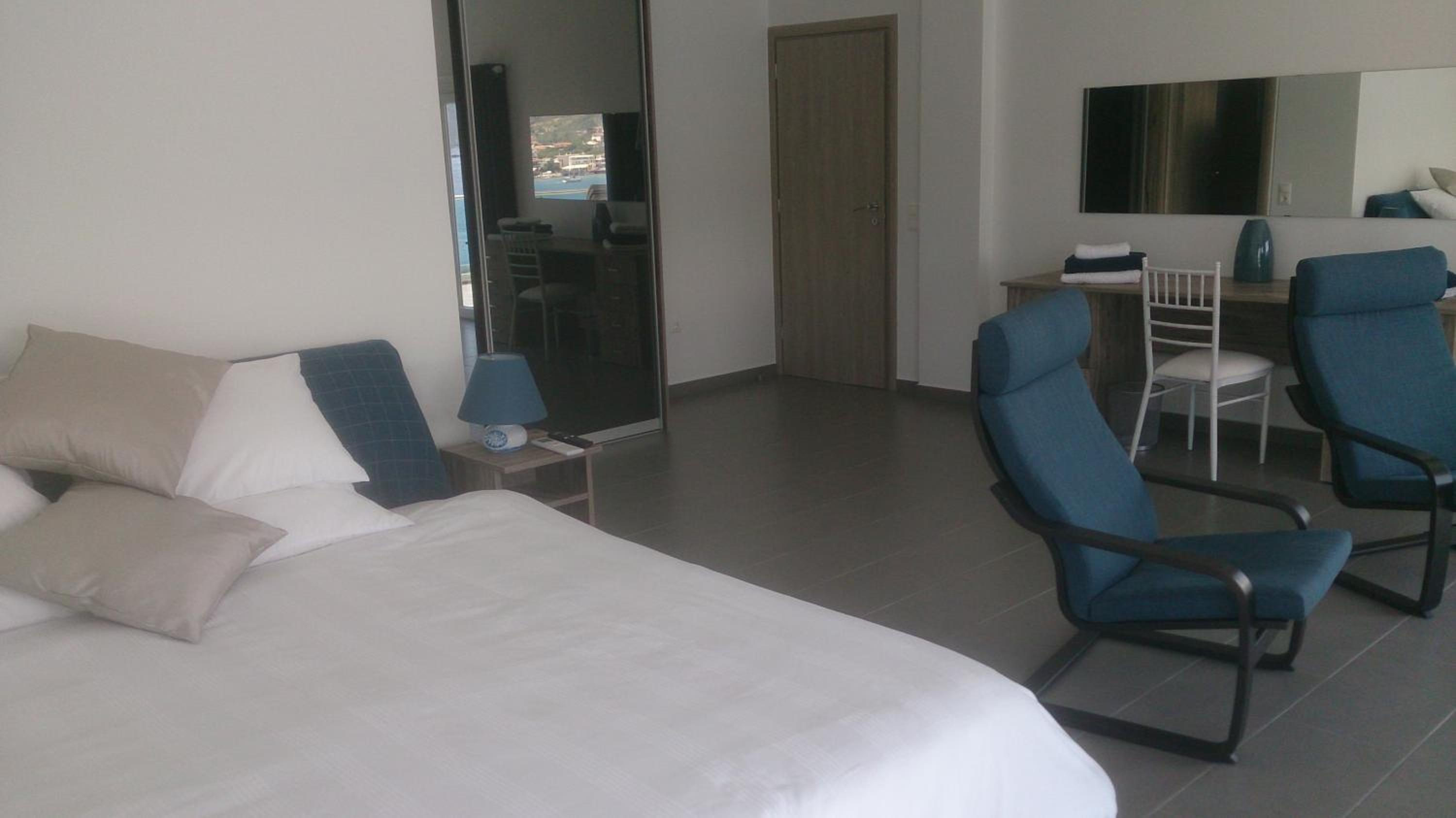 BLUE SKIATHOS LTD photo 4