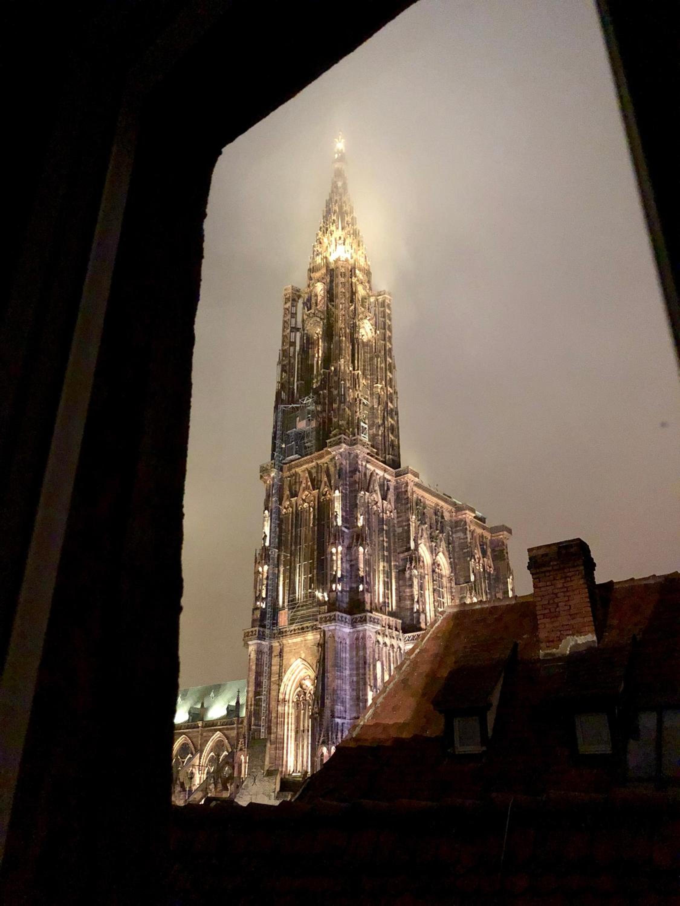 Carpe Diem Home - Au pied de la Cathédrale view 2