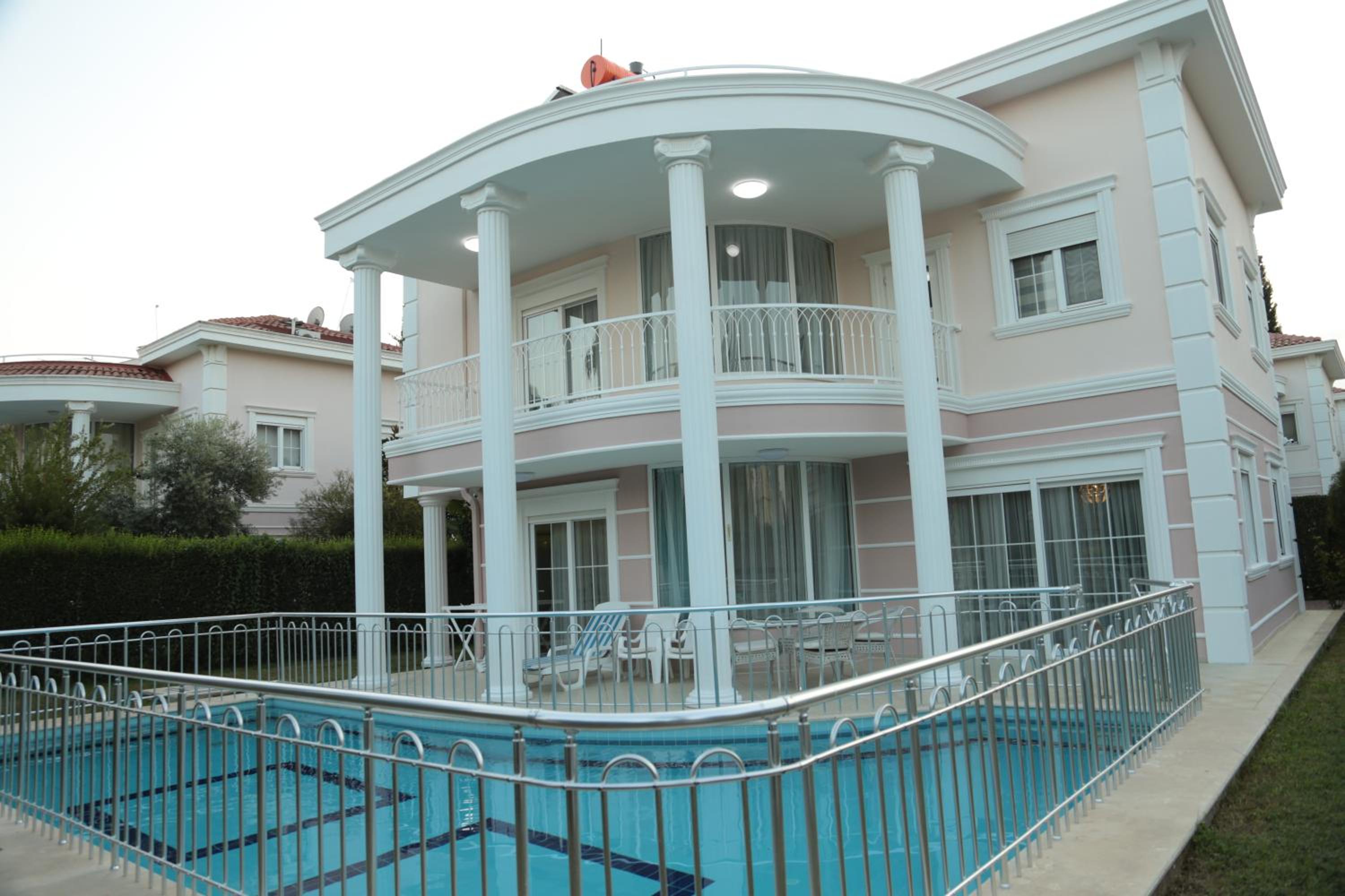 Hotel Villa Aslam, Kadriye Mahallesi 236 Sokak No: 1-4 Tolerance Golf Sitesi C-1 Blok, Serik, Antalya - Image 1